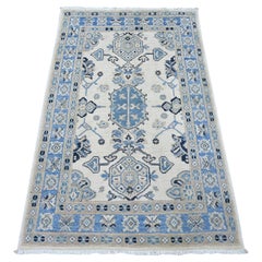 3'x4'10" Elfenbeinfarbener Vintage Look Kazak mit Tribal Design Handgeknüpfter Teppich aus reiner Wolle