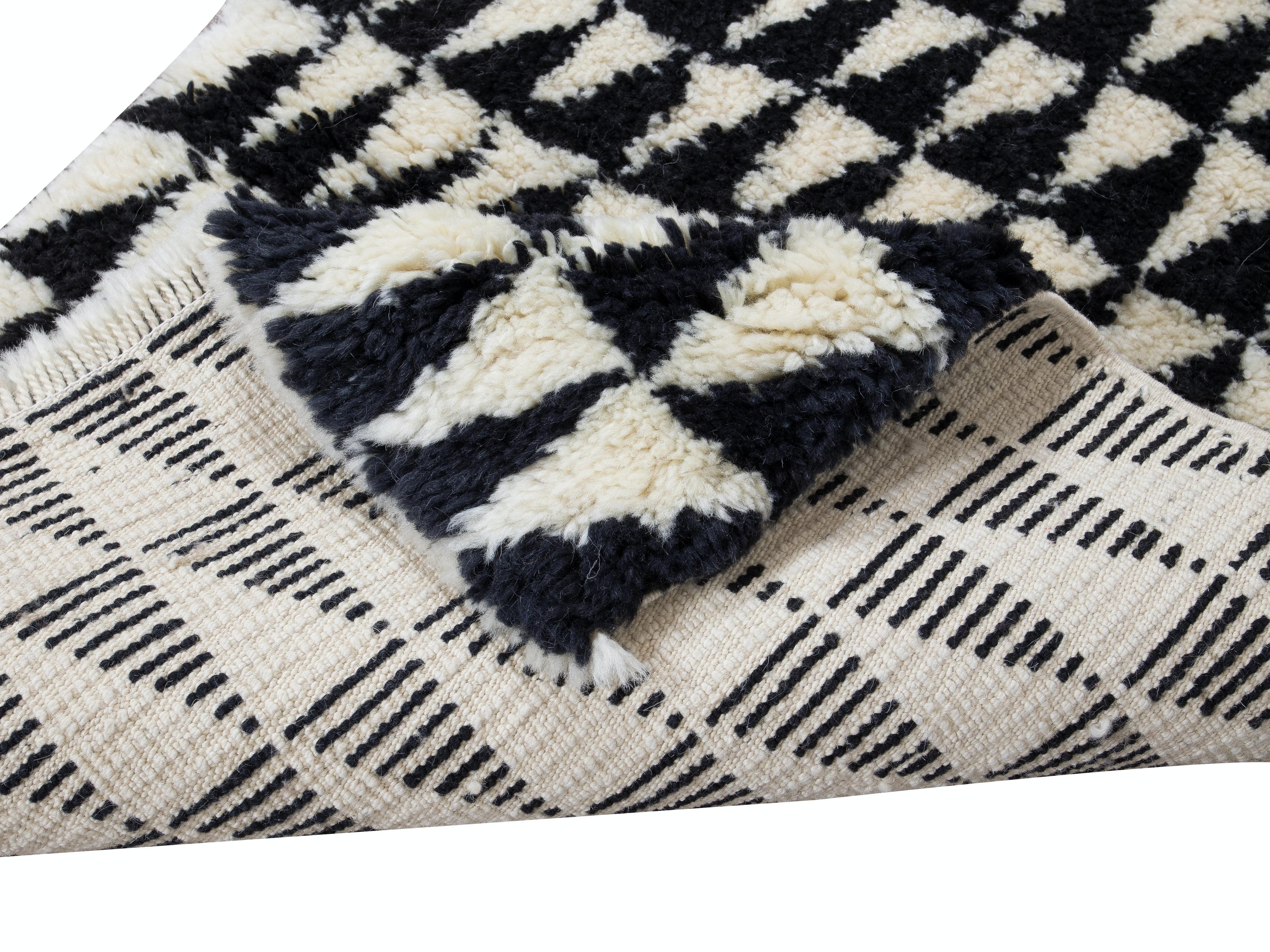 3x4.4 Ft Alfombra Tulu Shaggy con Motivo Triangular Hecha a Mano de Lana Negra y Beige Moderno en venta
