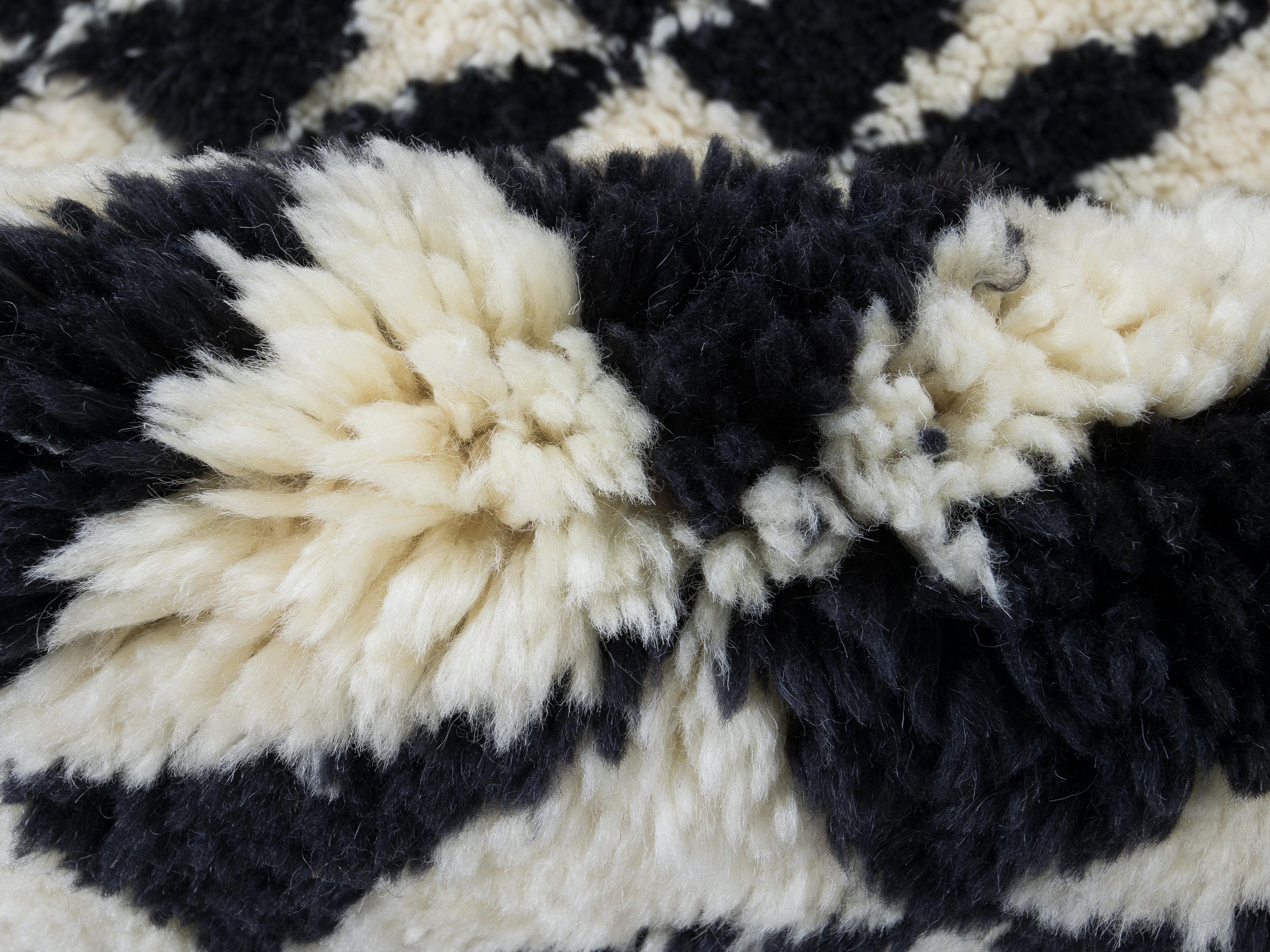 3x4.4 Ft Alfombra Tulu Shaggy con Motivo Triangular Hecha a Mano de Lana Negra y Beige Anudado a mano en venta