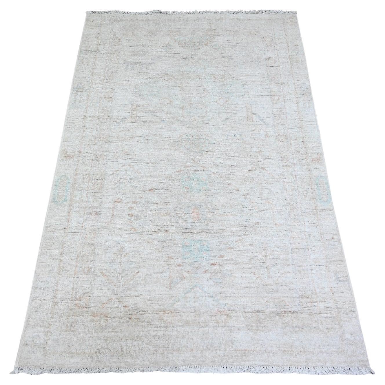 3'x4'9" Cascading White White Wash Peshawar Handgeknüpfter Orientteppich aus Wolle