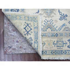 3'x4'9" Elfenbeinfarbener Vintage Look Kazak mit Medaillon Handgeknüpfter Teppich aus reiner Wolle