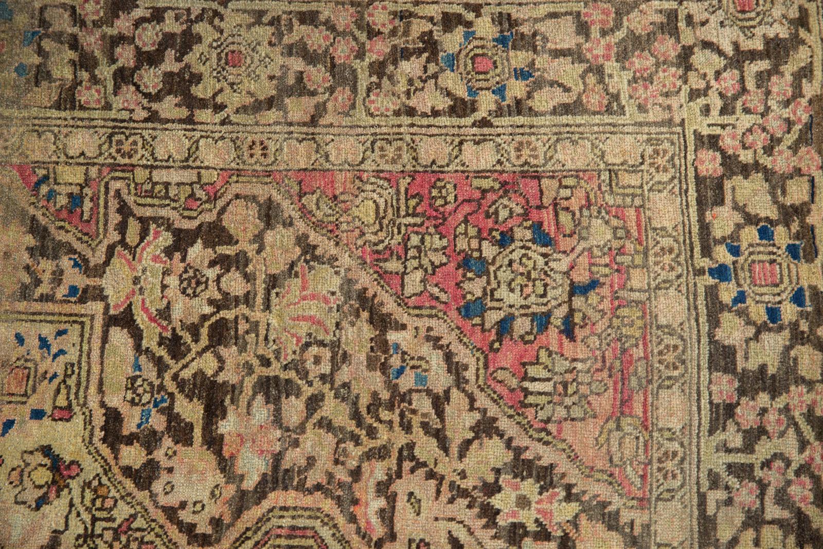 Antique Farahan Sarouk Rug In Fair Condition For Sale In Katonah, NY