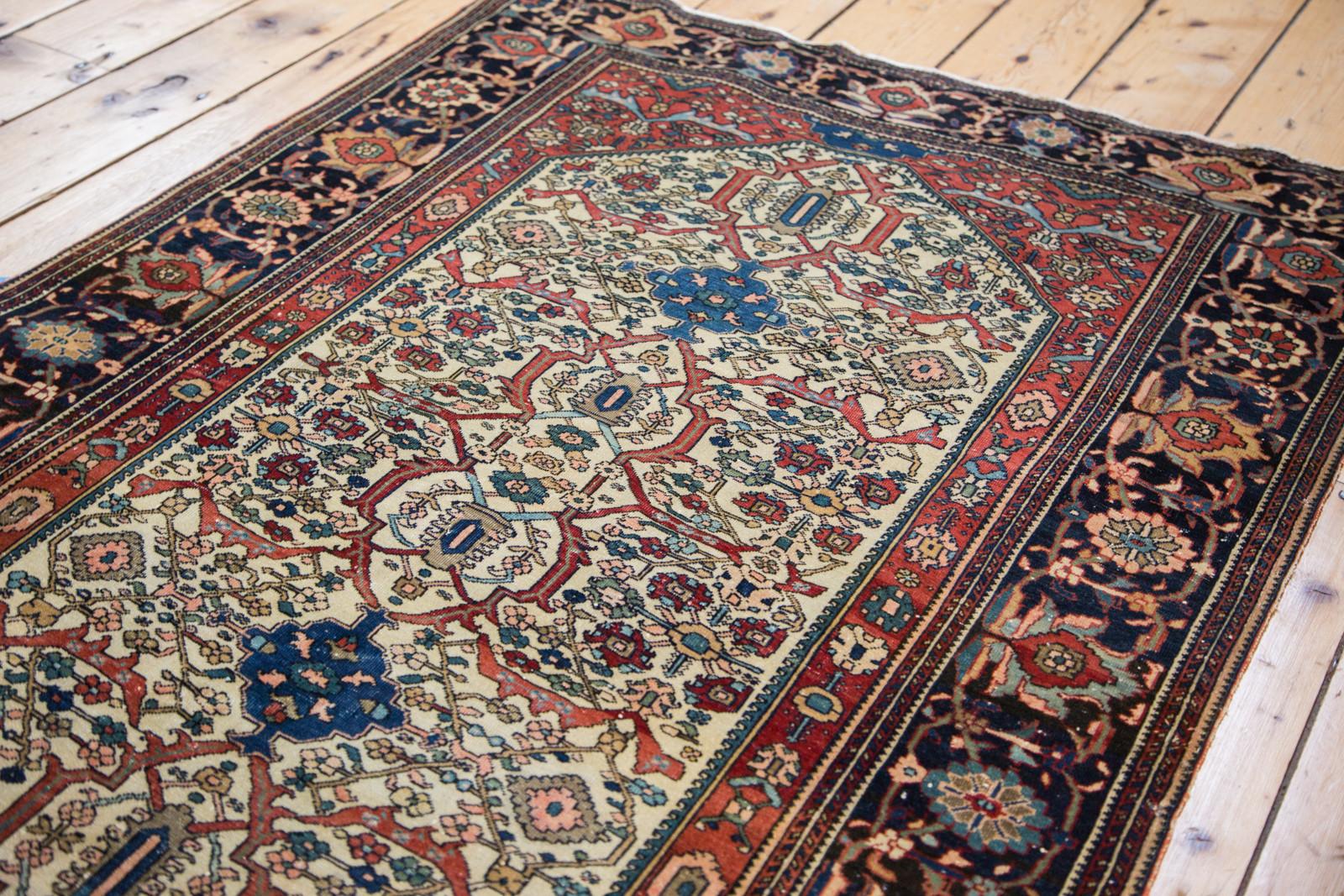 Antique Fine Farahan Sarouk Rug In Good Condition For Sale In Katonah, NY