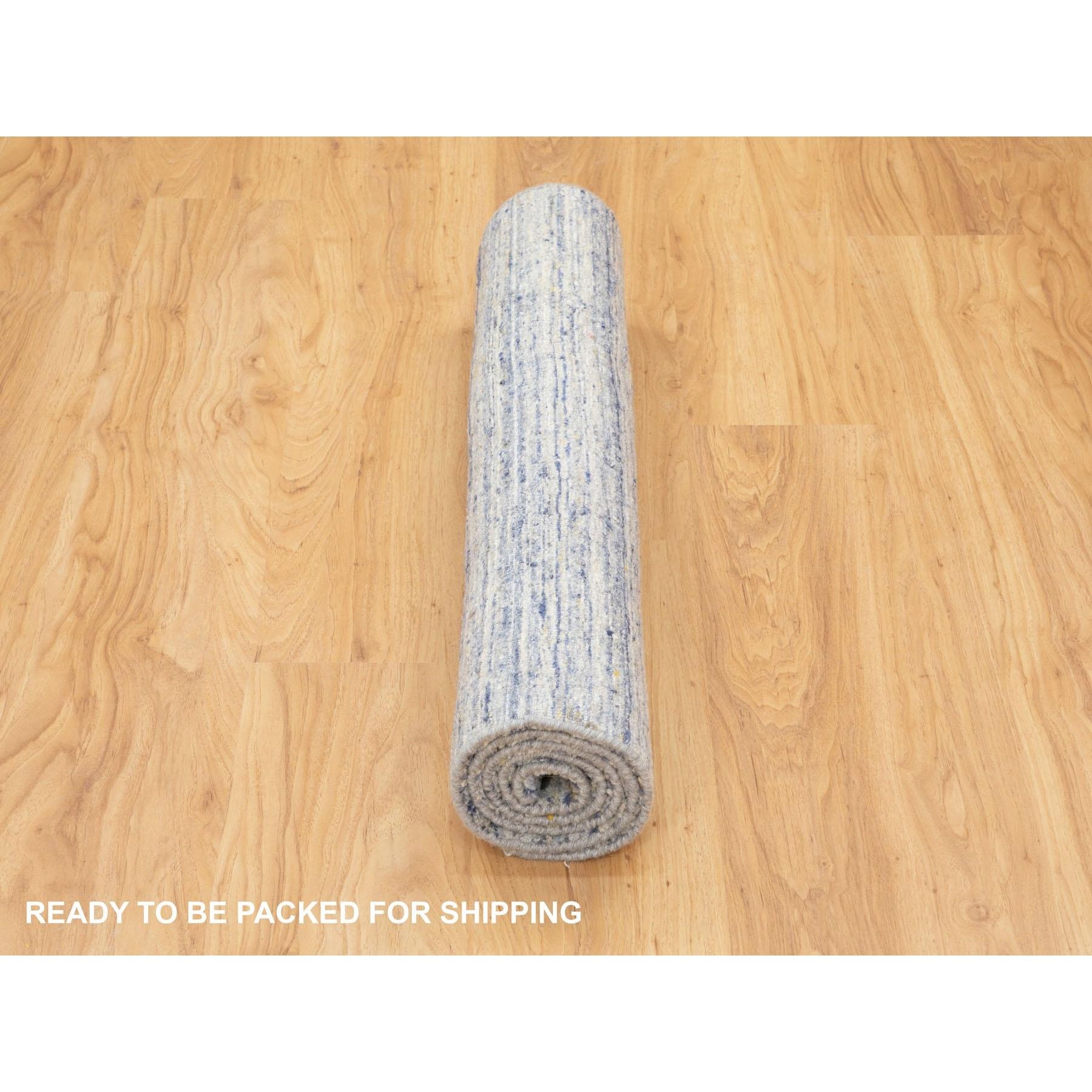 3'x5' Alfombra oriental moderna de pura lana tejida a mano con diseño de texto variegado azul en Nuevo estado para la venta en Carlstadt, NJ