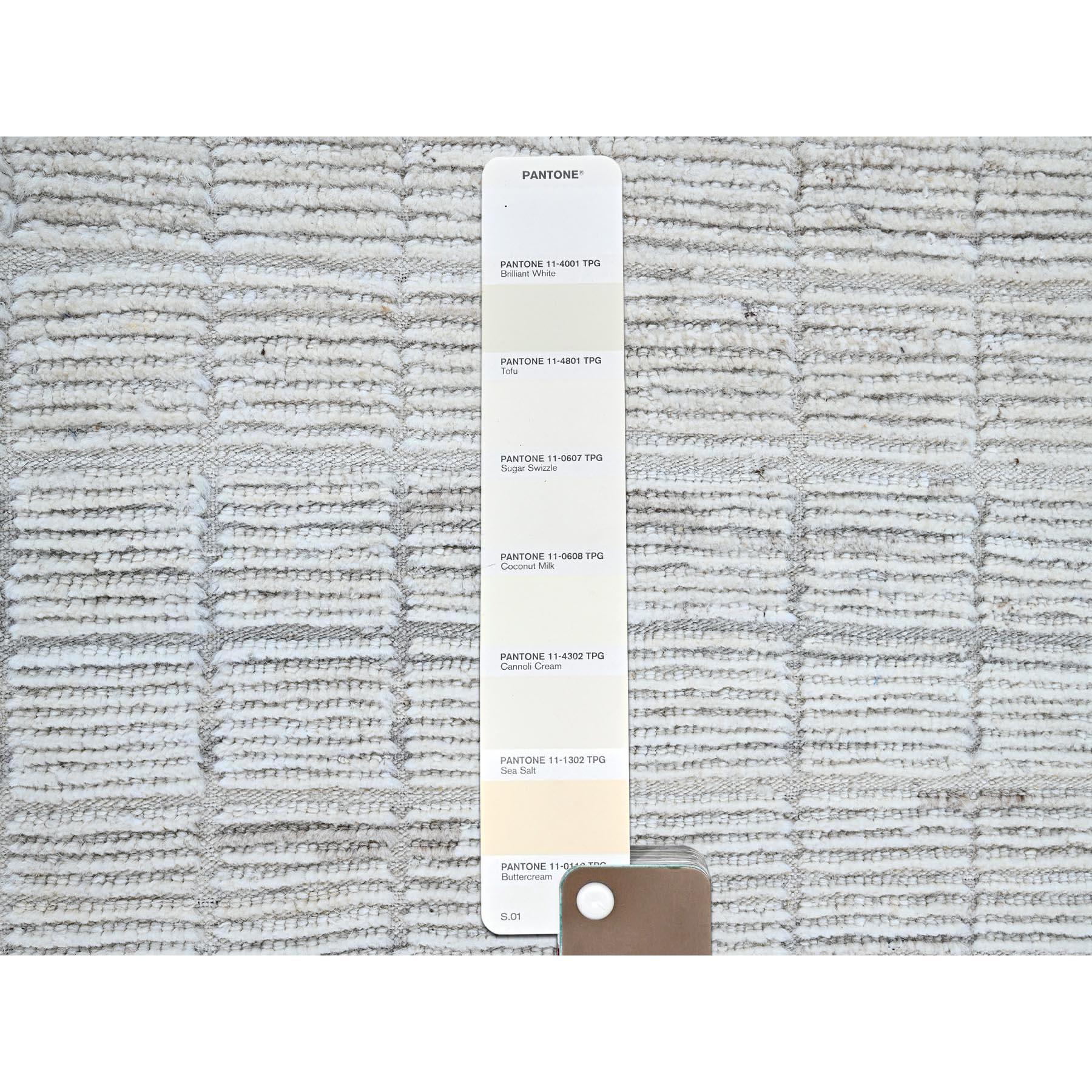 Afghan 3'x5' Chiffon White Moroccan Weave with Box Design Hand Knotsted Wool Rugs (tapis de laine noué à la main) en vente