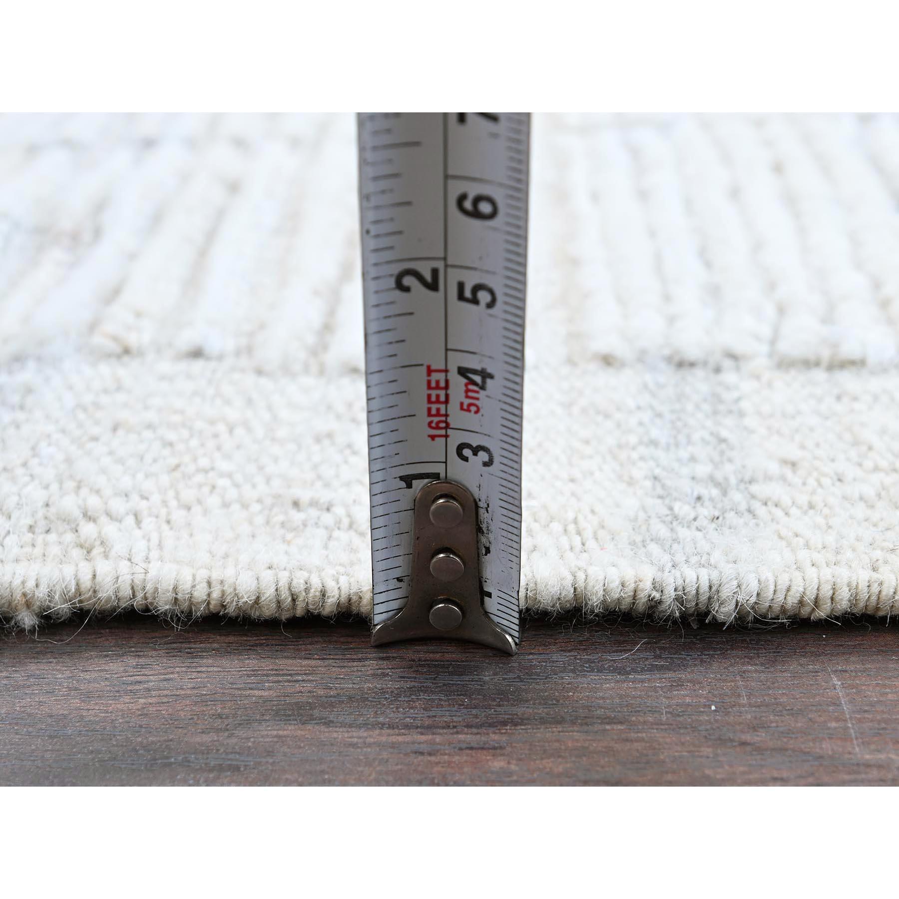 3'x5' Chiffon White Moroccan Weave with Box Design Hand Knotsted Wool Rugs (tapis de laine noué à la main) Neuf - En vente à Carlstadt, NJ