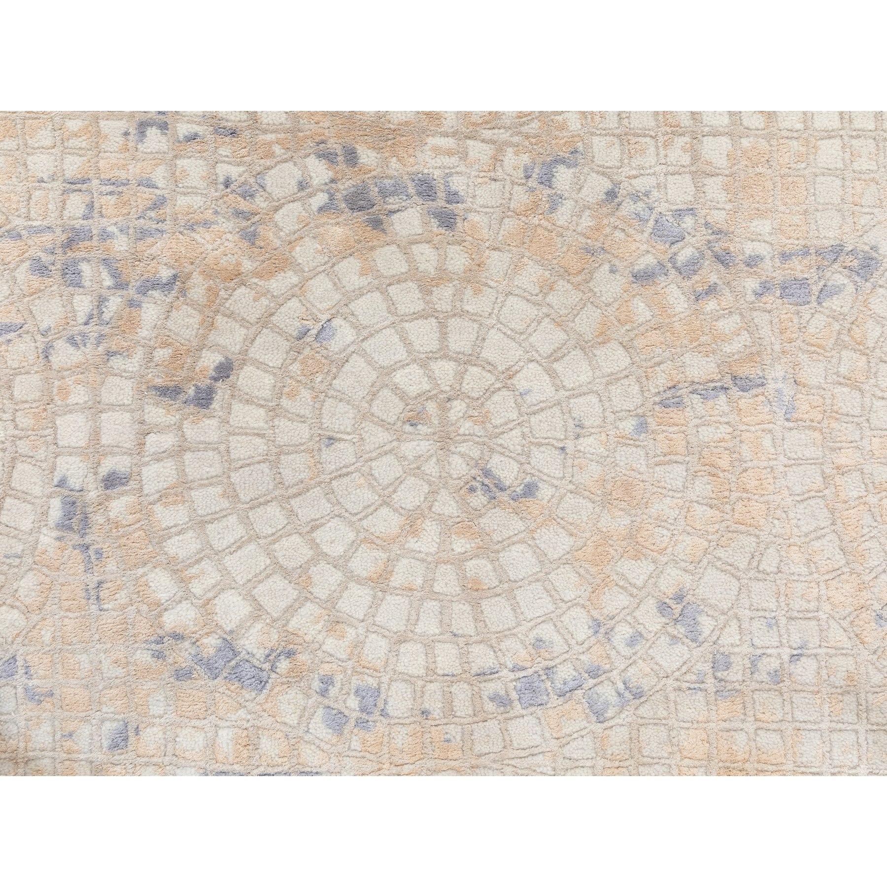 Tissé à la main 3'x5' Tapis oriental moderne noué à la main en laine grise et soie pure au design de mosaïque en vente