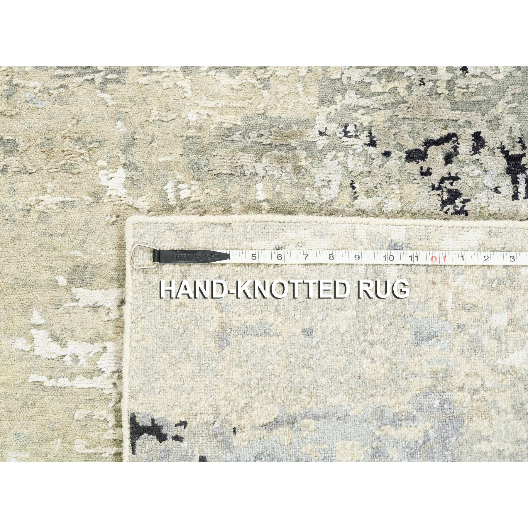 Tappeto 3'x5' Avorio Design Astratto in Lana e Seta Annodato a Mano in vendita 1