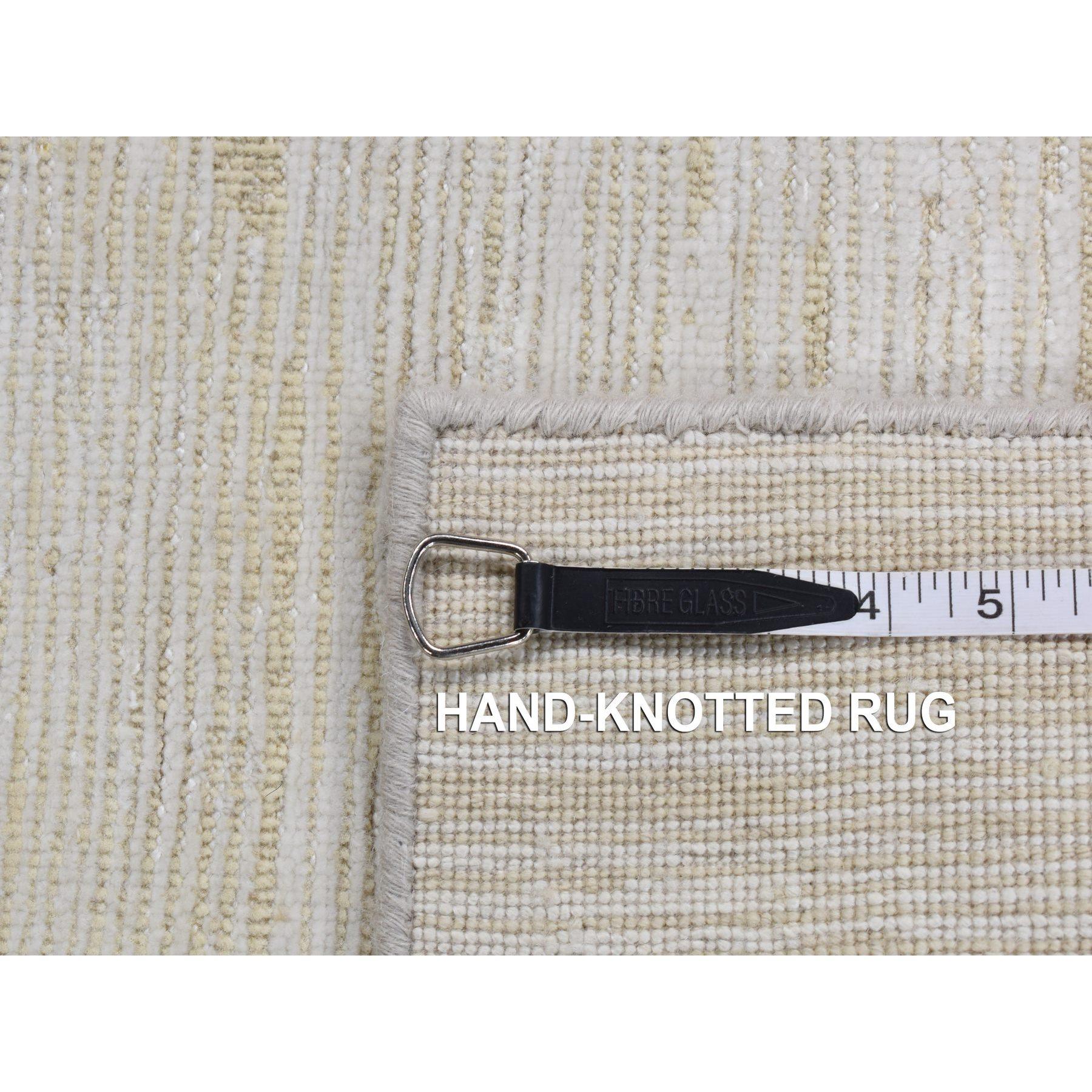 3'x5' Marfil, Seda con Lana, Diseño de Estrías Tono sobre Tono, Alfombra Anudada a Mano en venta 1
