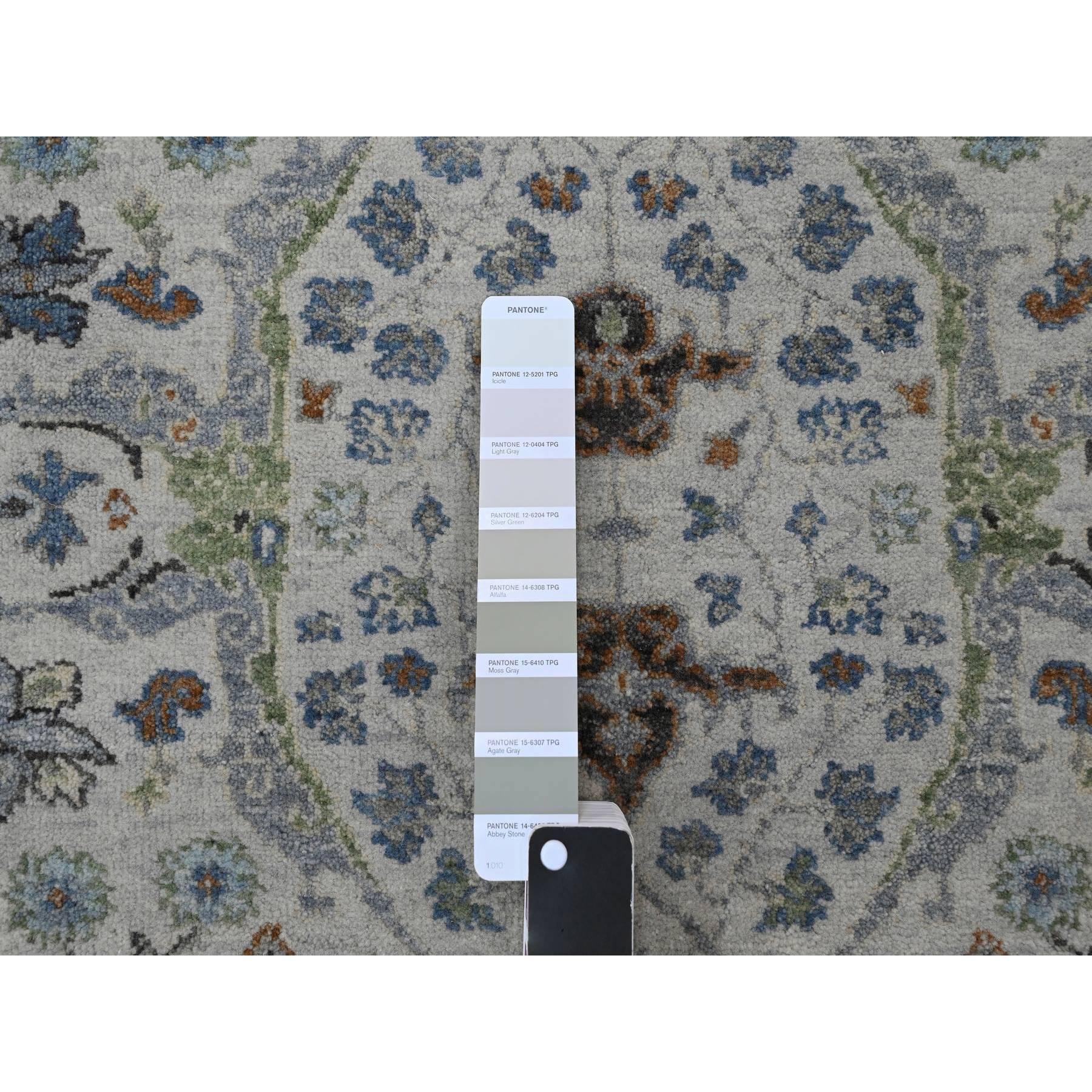 Noué à la main 3'x5' Oushak gris clair avec motifs floraux Tapis 100% laine noué à la main en vente