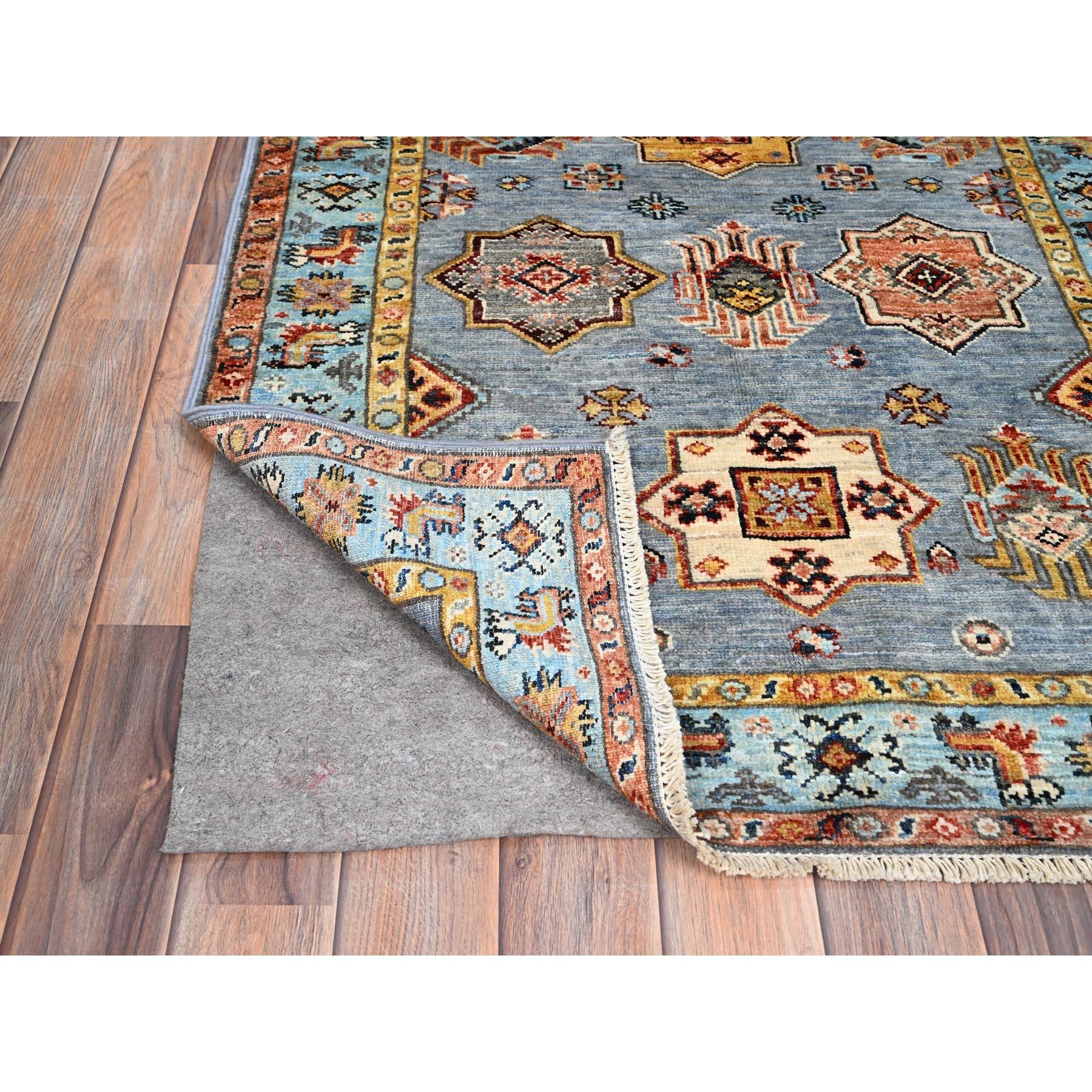 3'x5' Steeple Gray Handgeknüpfter Teppich aus reiner Wolle mit pflanzlichen Farbstoffen, dicht gewebt (Kasachisch) im Angebot