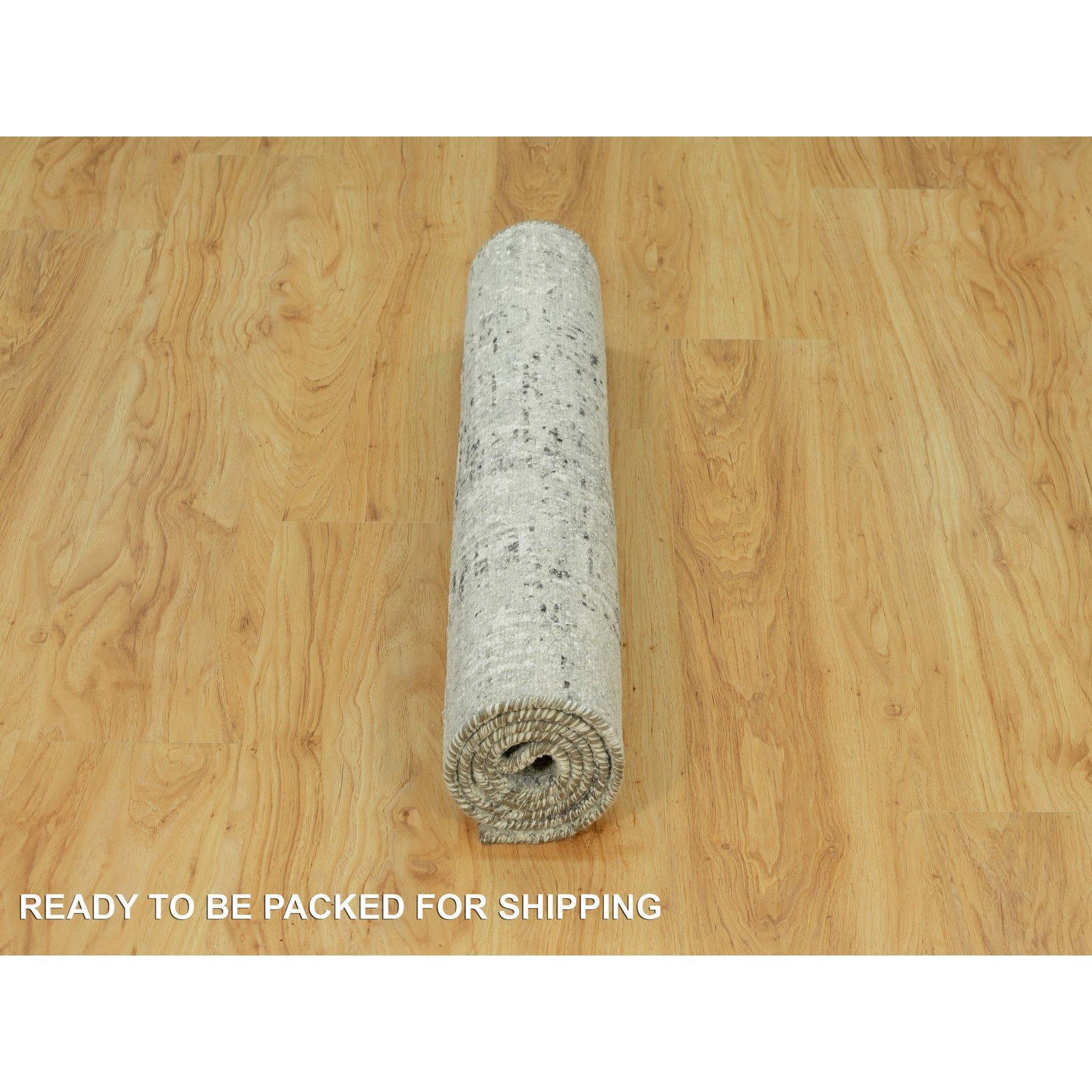 3'x5' Vaporous Grauer handgeknüpfter Teppich aus unbefärbter Wolle mit modernem, handgesponnenem Design im Zustand „Neu“ im Angebot in Carlstadt, NJ