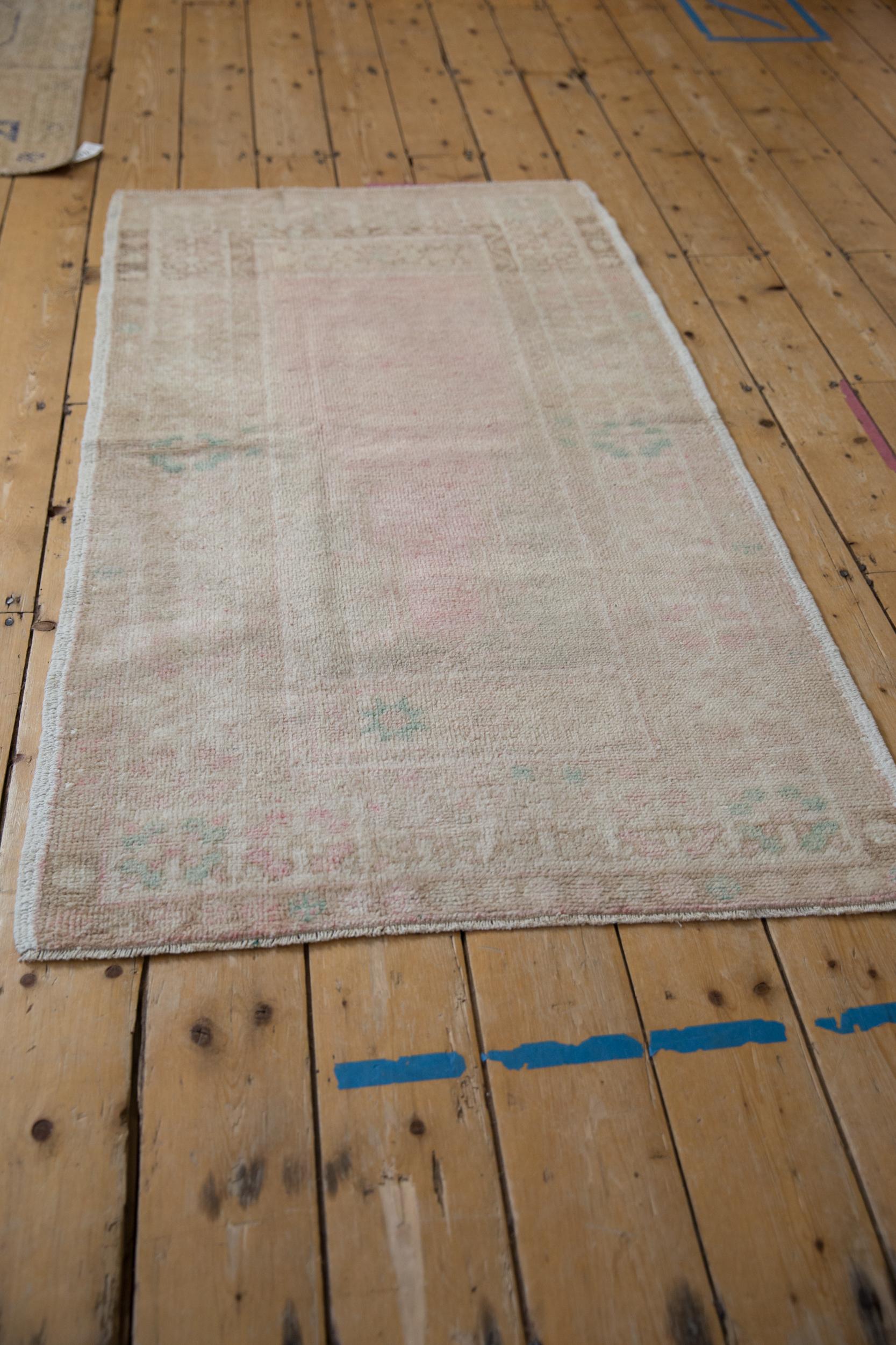 Tappeto Oushak vintage con segni di invecchiamento in vendita 1