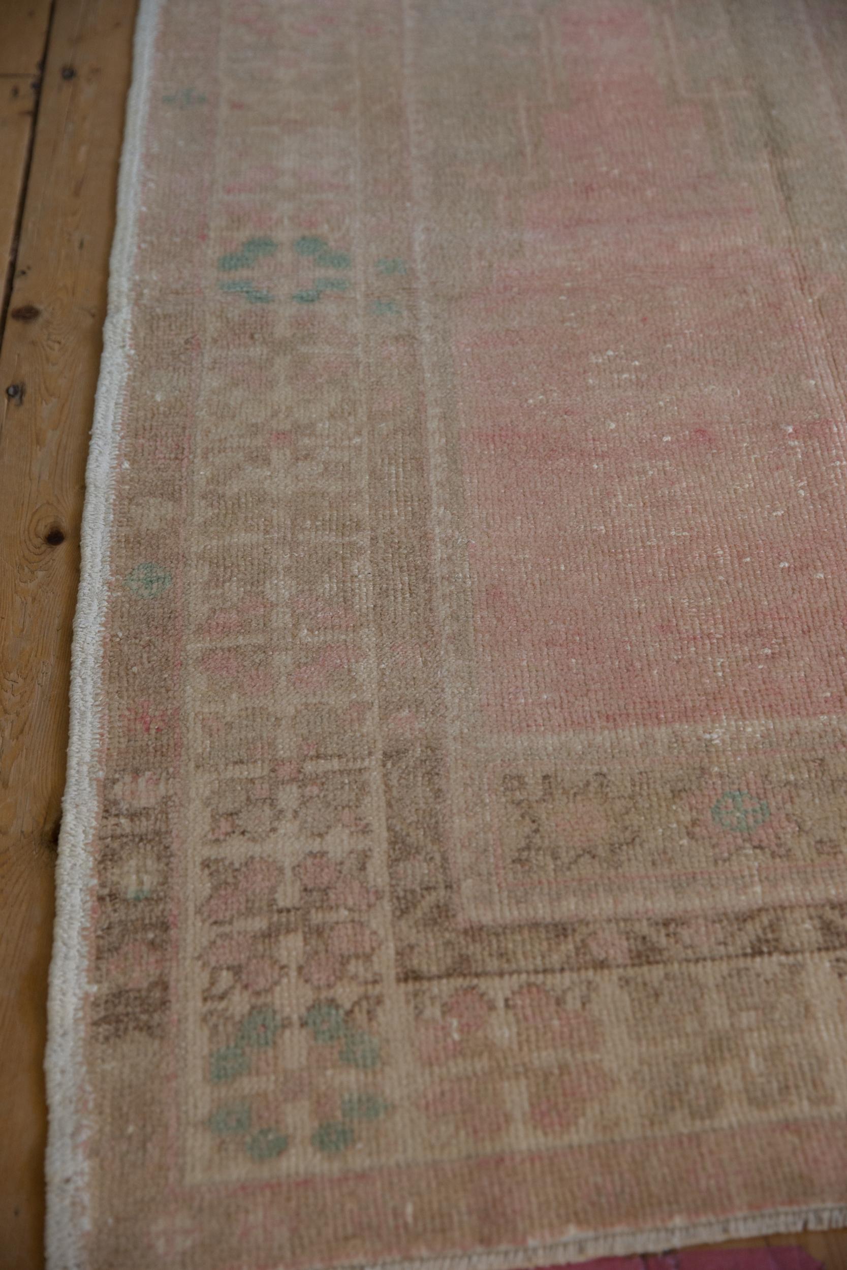 Tappeto Oushak vintage con segni di invecchiamento in vendita 2