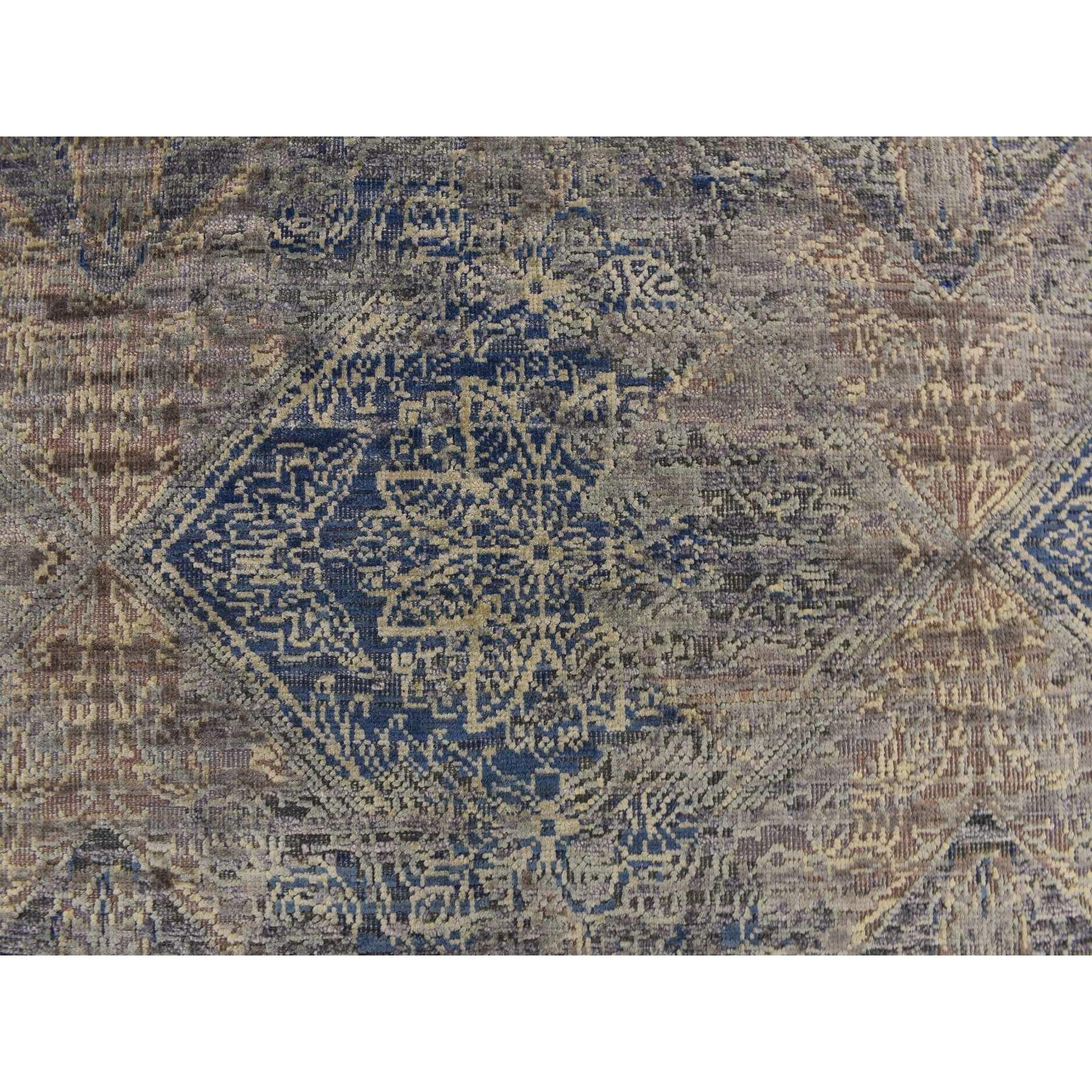 Moderne 3'x5' Yale Bleu Erased Rosette Design Soie et Laine Tapis noué à la main en vente