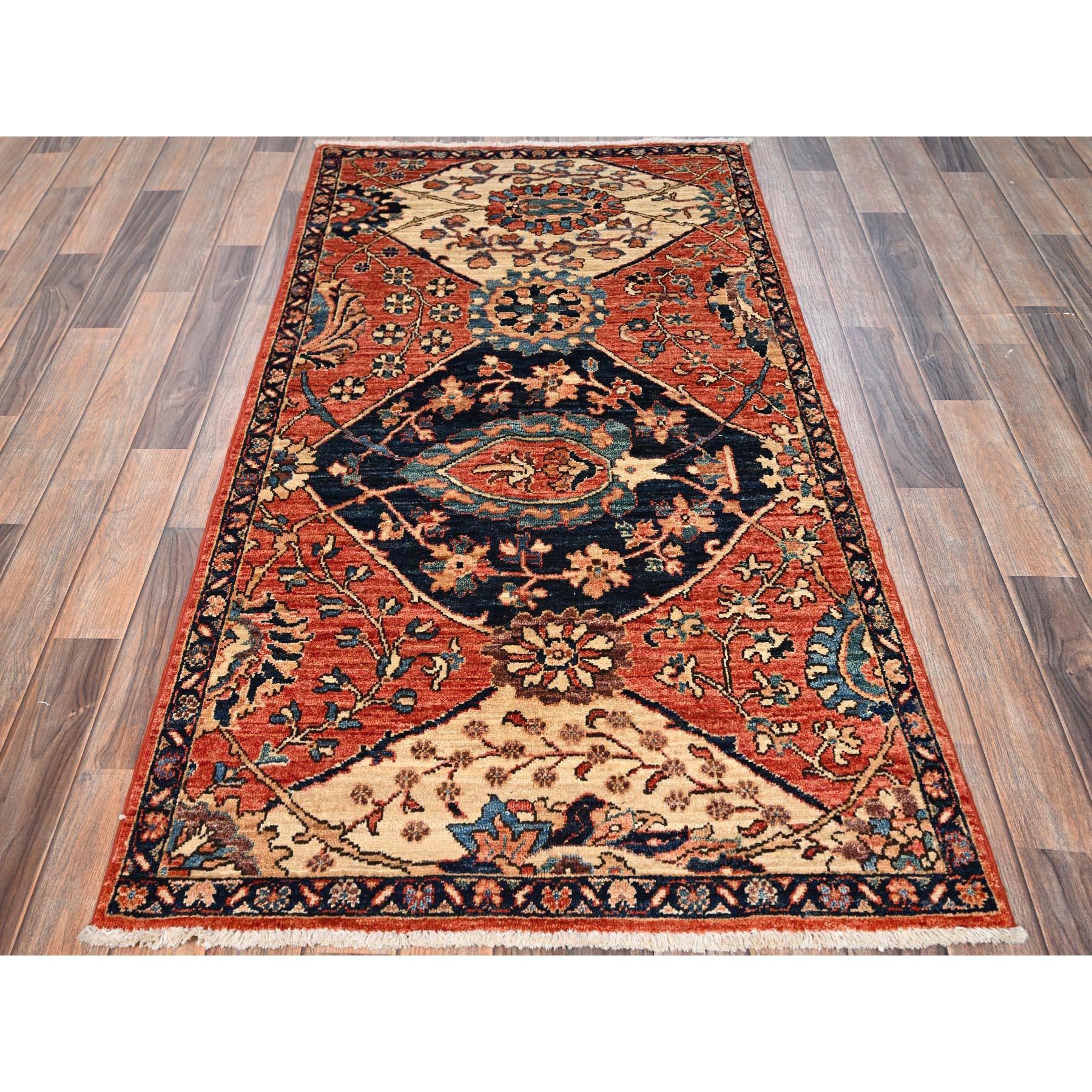 Arancione marmellata, Collezione Aryana, Design Heriz anticato, Tinture vegetali, Vello morbido, Lana di alta montagna, Annodato a mano, Tessuto fitto, Runner largo, Tappeto orientale
Materiali primari: Lana
Lattice: No Pile 
altezza: 0,25