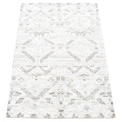 3
x5
2" Grigio, Tappeto orientale in seta e lana annodato a mano dal design moderno