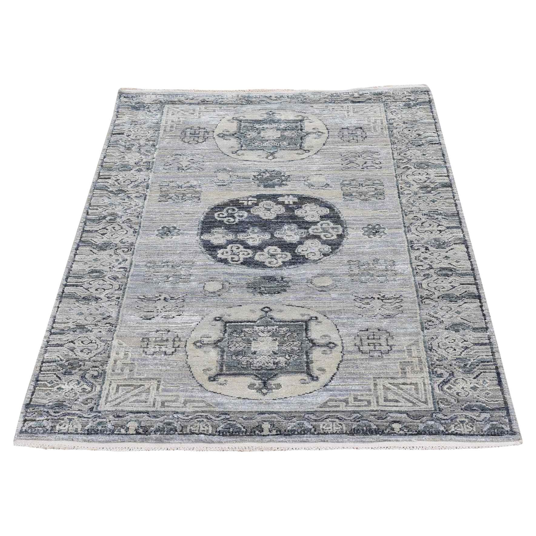 3'x5'2" Khotan Design Pure Silk with Textured Wool Tapis oriental noué à la main en vente