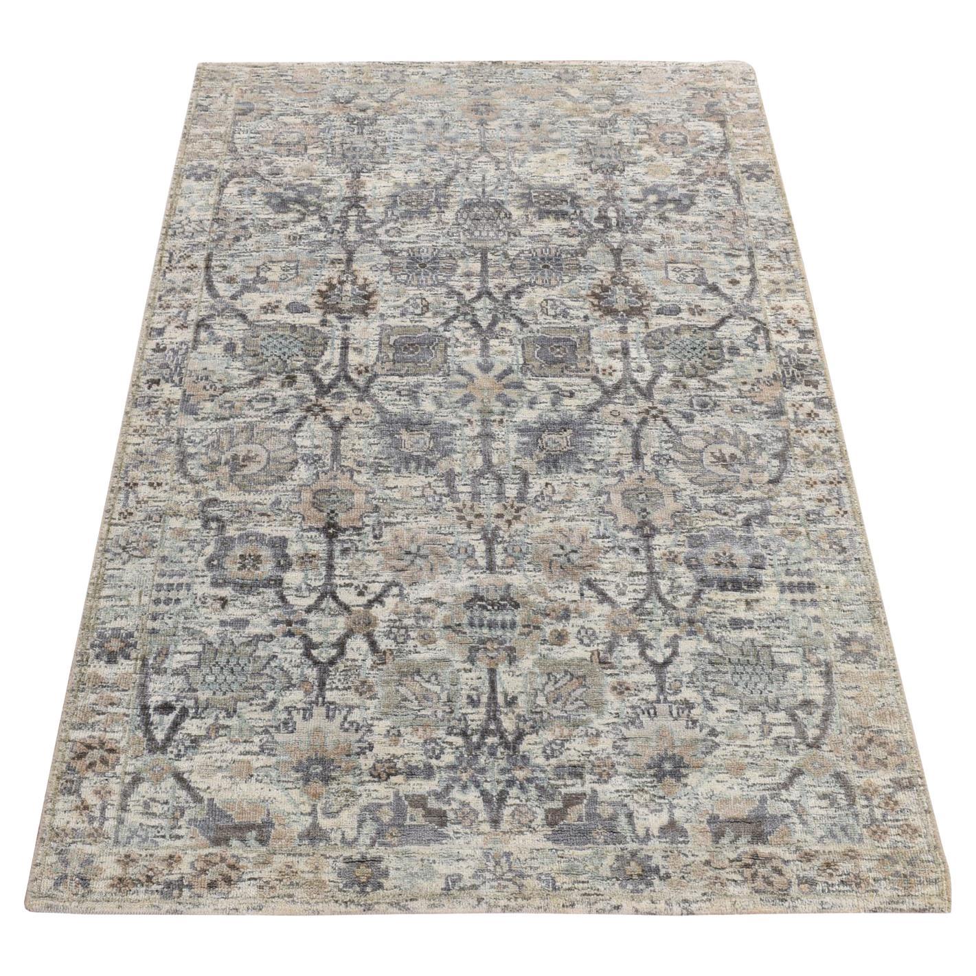 3
x5
2" Blanc parchemin, soie et laine, Tabriz Vase Design, tapis noué à la main en vente