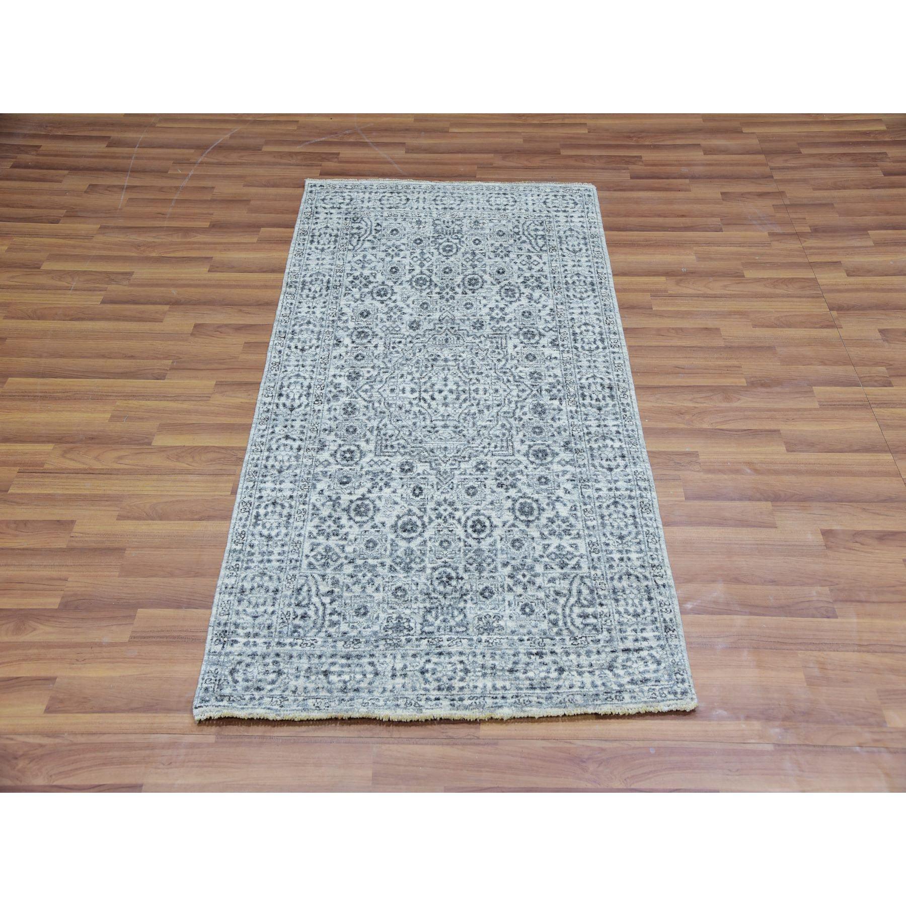 Bianco azzurro, Annodato a mano, Design Mamluke, Design tono su tono, 100% lana non colorata, Tappeto orientale
Materiali primari: Lana
Lattice: No Pile 
altezza: 0,25 pollici
Stile: Di transizione
Colore primario: Avorio
Colori secondari: Avorio,