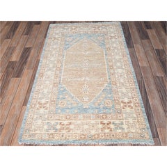 3'x5'3" hellblauer, handgeknüpfter Wollteppich im anatolischen Dorfstil mit türkischem Knotenmuster
