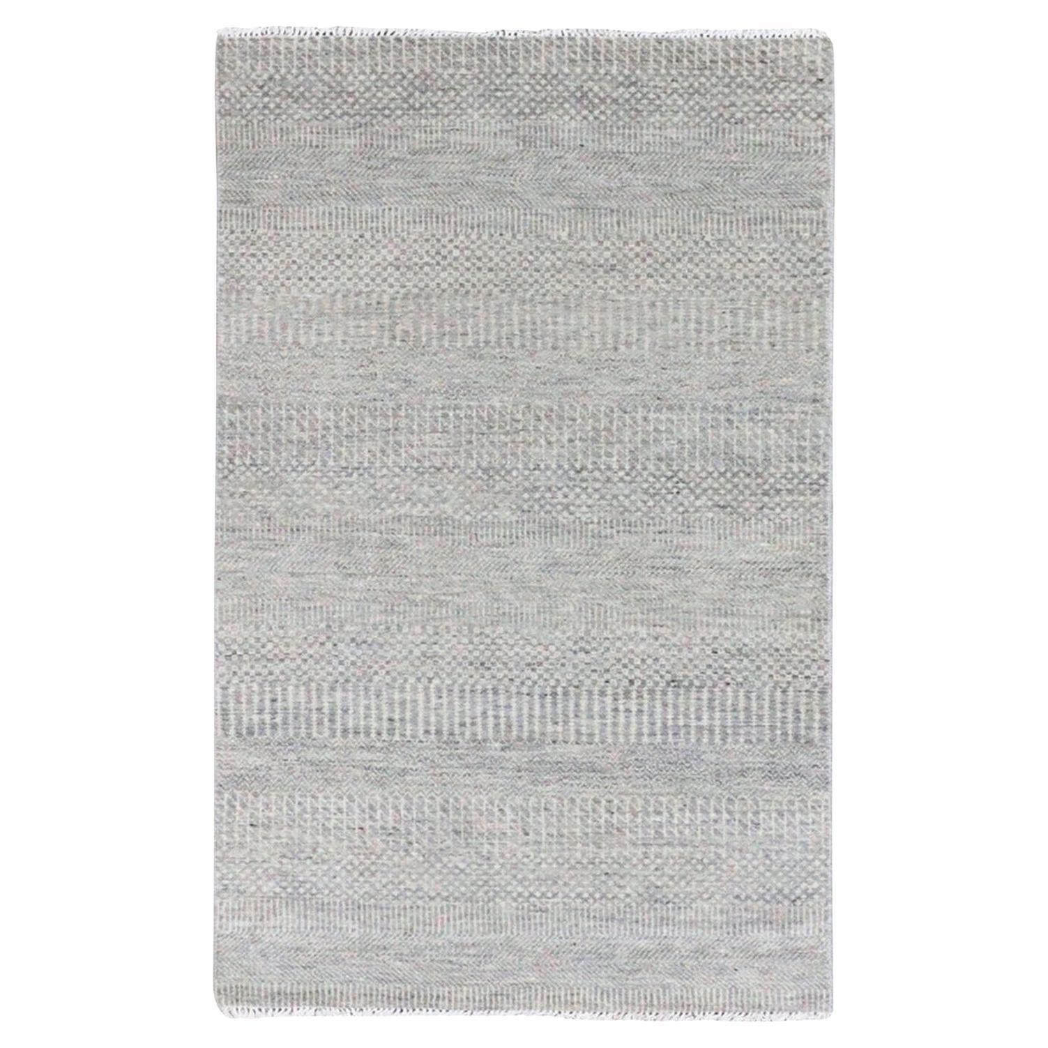 3'x5'3" Perfekte graue ungefärbte Wolle Modernes Gras Design Handgeknüpfter Orientteppich im Angebot