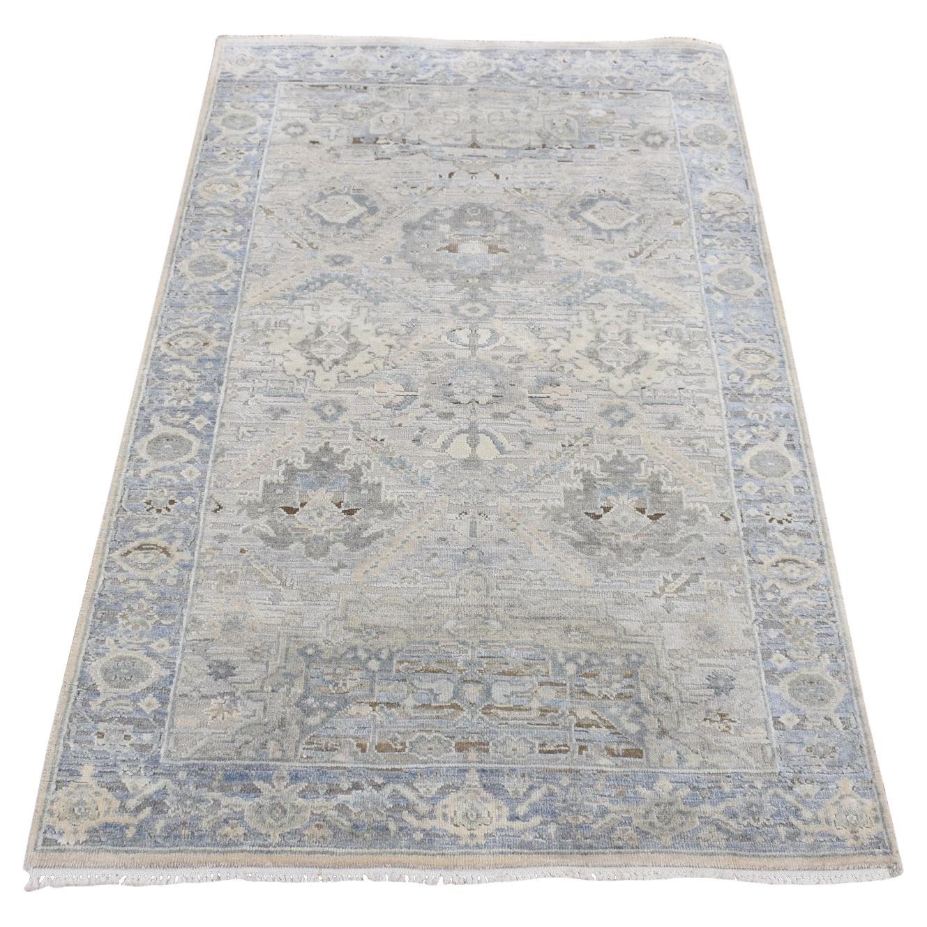 3
x5
3" Himmelblau, Reine Seide mit Wolle, Mughal inspiriertes Design Handgeknüpfter Teppich im Angebot