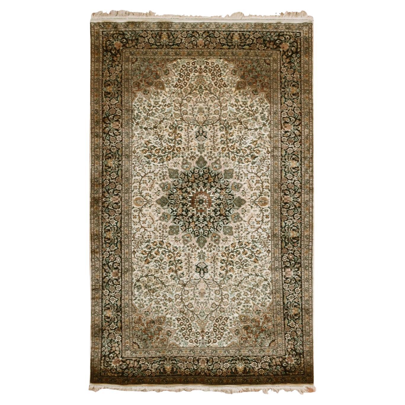 3'x5'5" Ivory Pure Silk Intricate Medallion Design Hand Knotted Oriental Rug