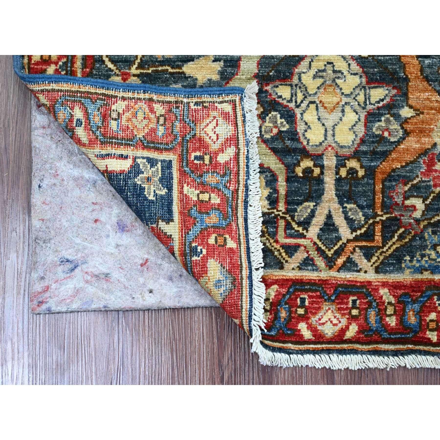 Azul Egeo, Colección Aryana, Peshawar con Diseño Bijar Garus, Lana de Alta Montaña, Anudada a Mano, Tintes Vegetales, Tejido Denso, Alfombra, Alfombra Oriental
Materiales primarios: Lana
Látex: Sin pelo 
altura: 0,25 Pulgadas
Estilo: