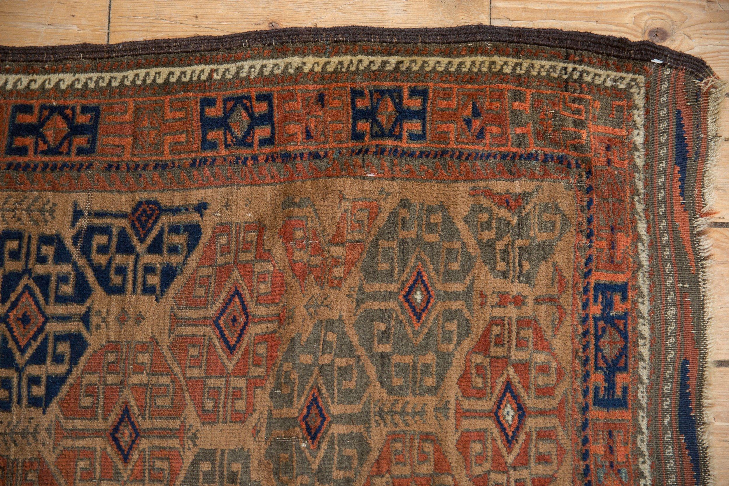 Tappeto antico Belouch Runner In condizioni discrete in vendita a Katonah, NY
