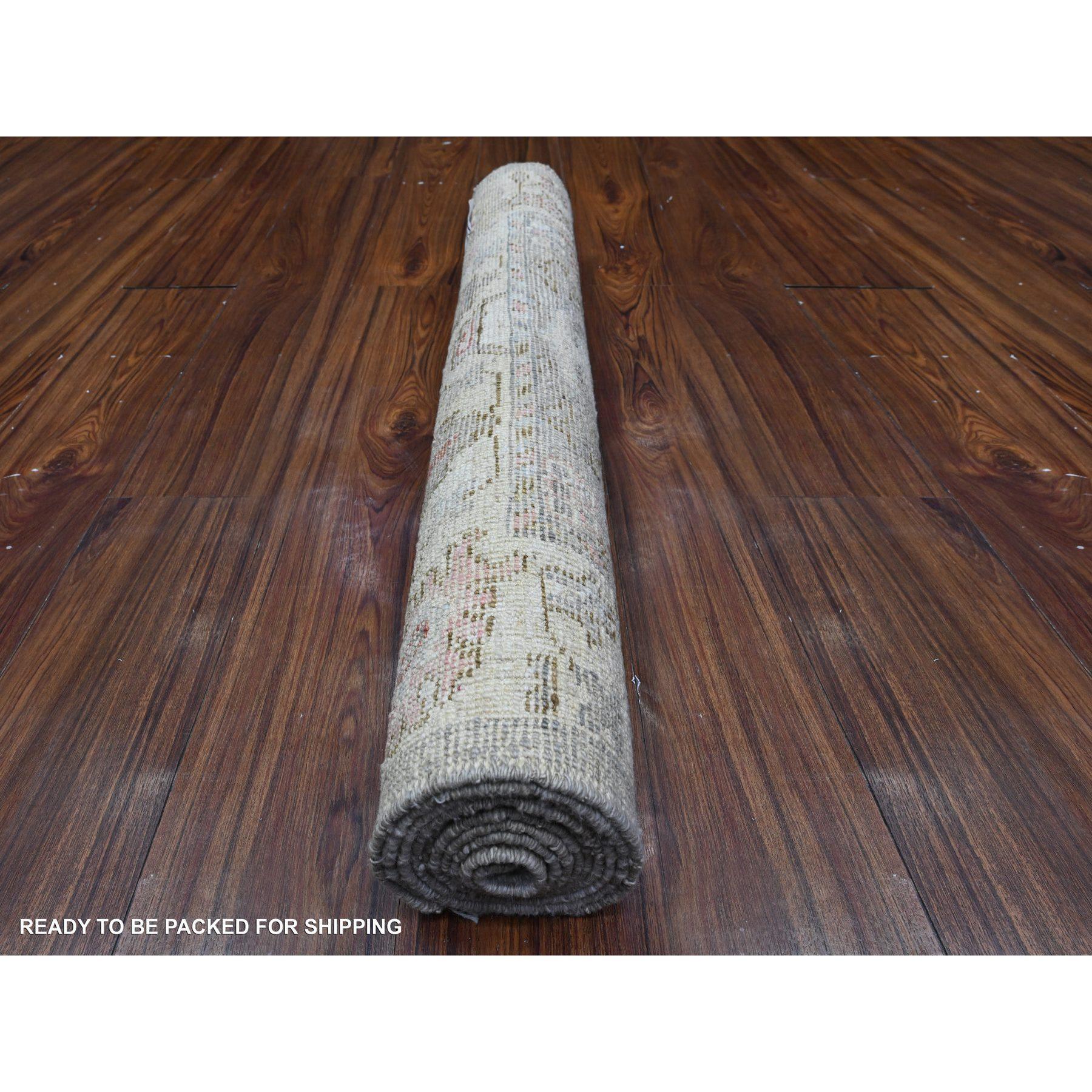 Annodato a mano Tappeto orientale 3'x8' Spanish Gray Soft Wool Weft Hand Knotted Angora Oushak Runner in vendita