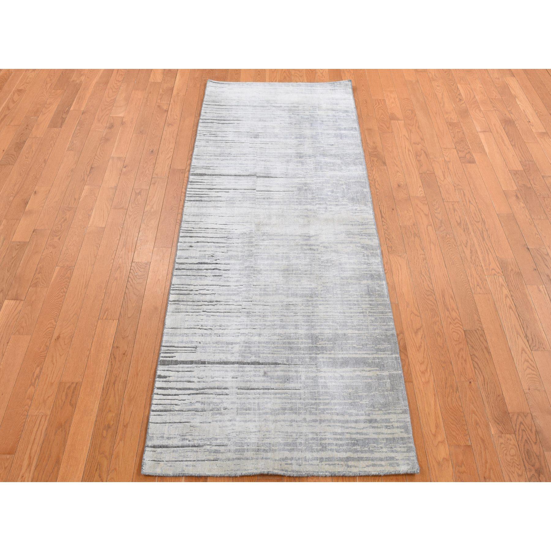 Gris ceniza, diseño ombre horizontal, seda pura, anudada a mano, alfombra oriental de calle
Materiales primarios: Seda
Látex: Sin pelo 
altura: 0,25 Pulgadas
Estilo: Transicional
Color principal: Gris
Colores secundarios: Ninguno
Patrón: Oriental