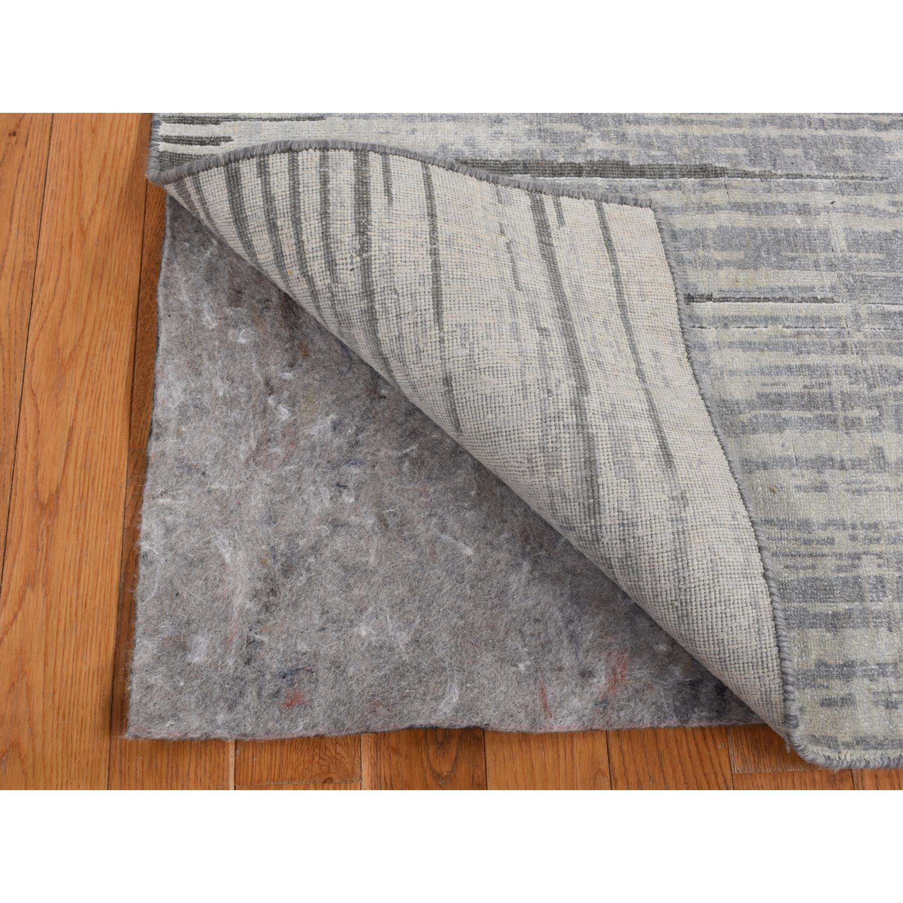 3'x9' Gris Ceniza, Diseño Ombre Horizontal, Seda Pura, Anudada a Mano, Alfombra de Corredor Indio en venta