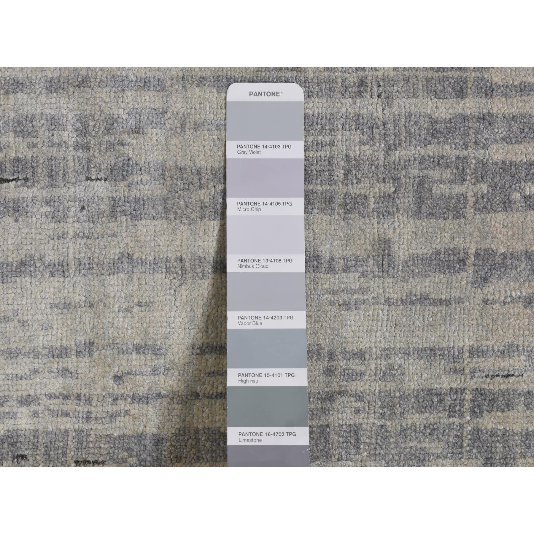 3'x9' Gris Ceniza, Diseño Ombre Horizontal, Seda Pura, Anudada a Mano, Alfombra de Corredor en Nuevo estado para la venta en Carlstadt, NJ