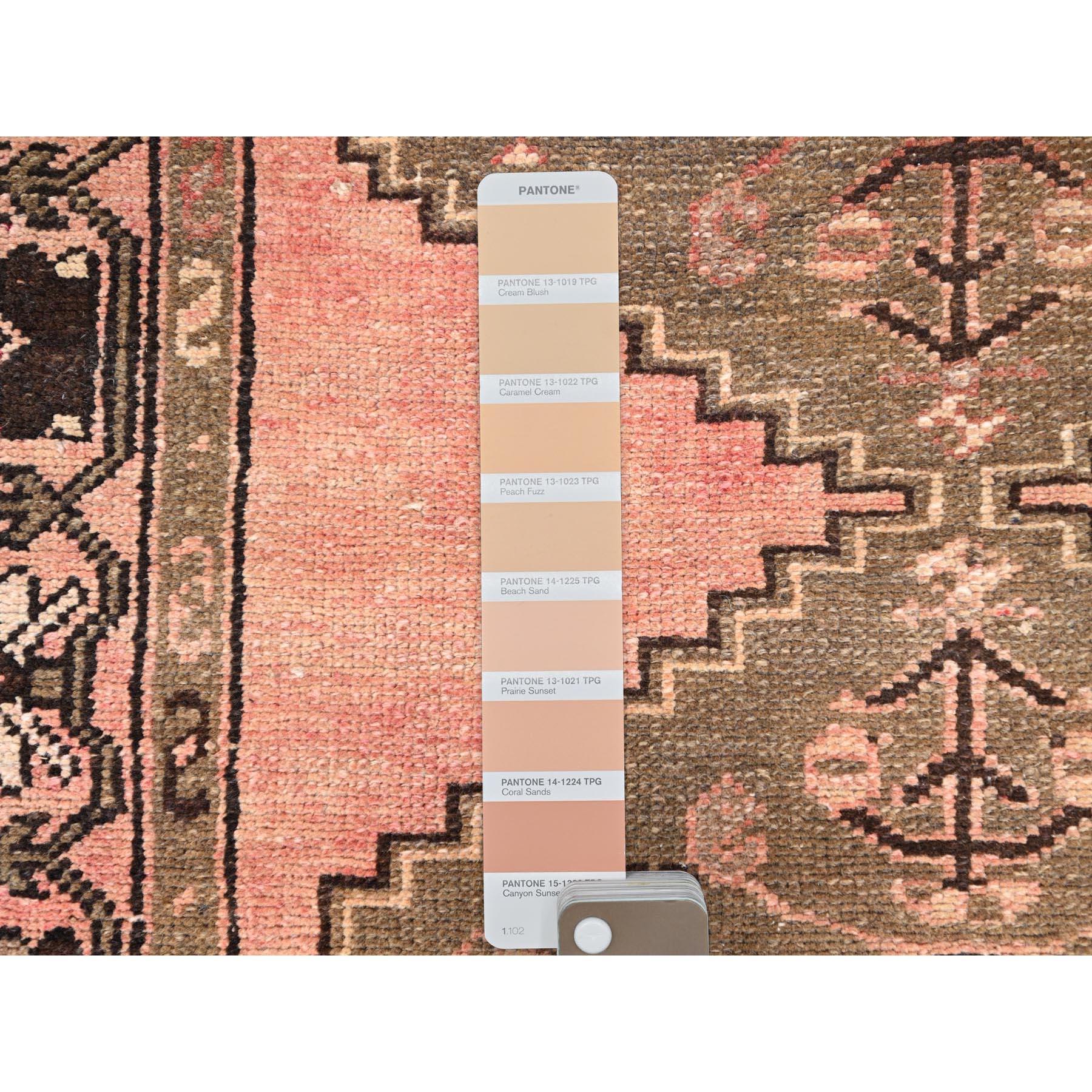 3'x9' Roter persischer Bakhtiar handgeknüpfter, sauberer Vintage-Läufer aus natürlicher Wolle (Persisch) im Angebot