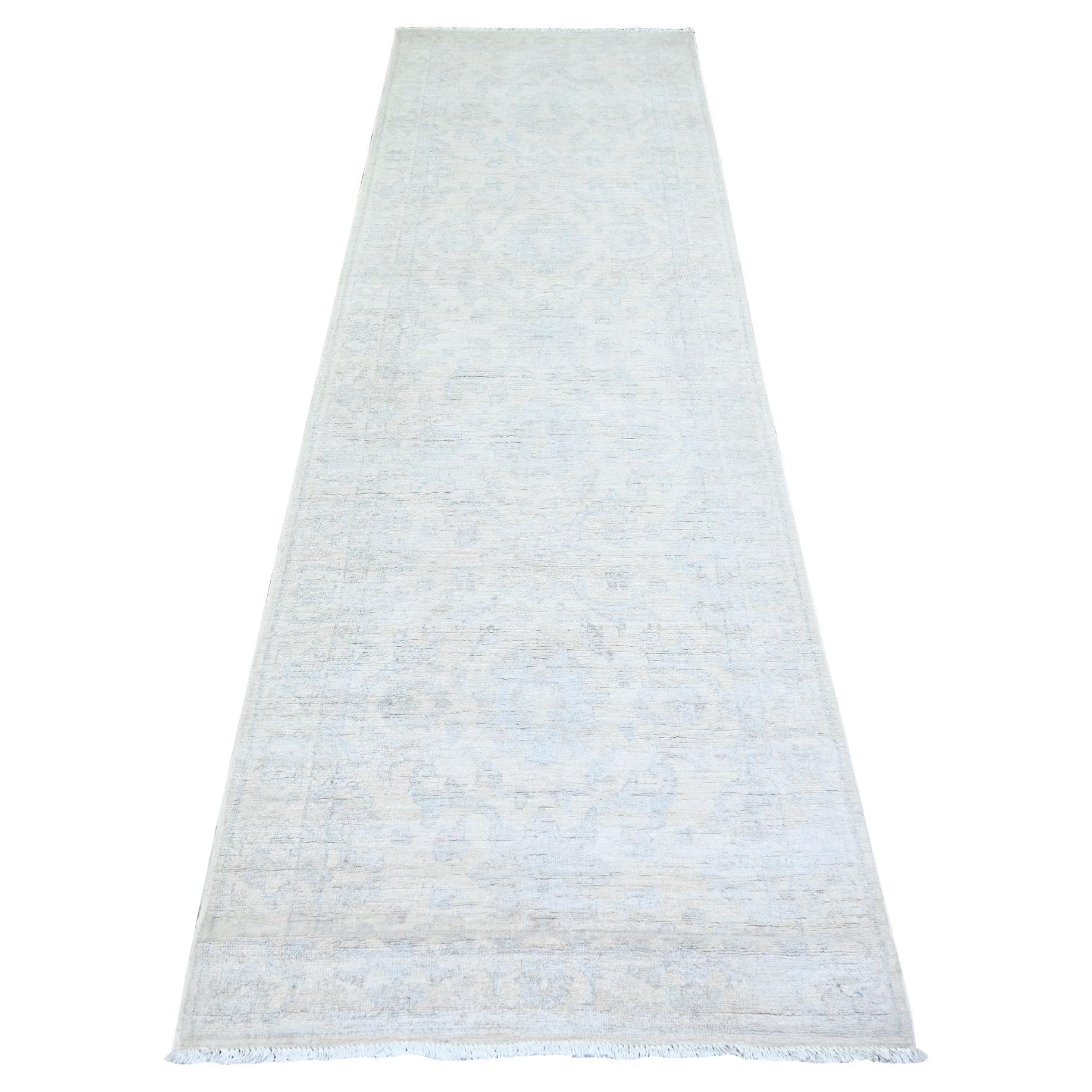Alfombra de Correr Anudada a Mano de Lana Peshawar Blanca Lavada 3
x9
4 en venta