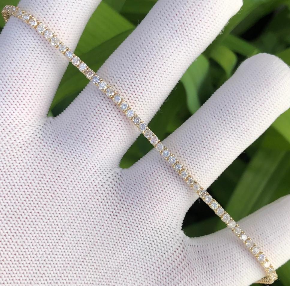 Classic 4 1/2 carat round natural diamond tennis link bracelet in 14k yellow gold. 67 round brilliant natural diamonds (natural earth-mined) are hand set in this diamond tennis bracelet weighing approx. 4 1/2 carats.


This approx. 4 1/2 carat