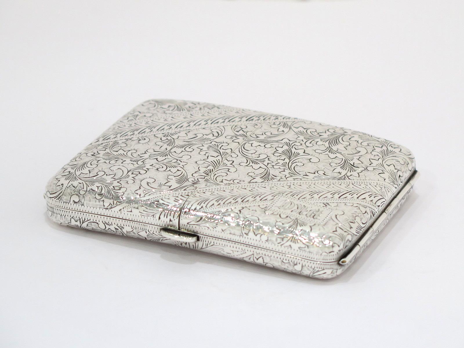 950 Silver Antique Japanese Floral Double-Door Cigarette Case In Good Condition In Brooklyn, NY