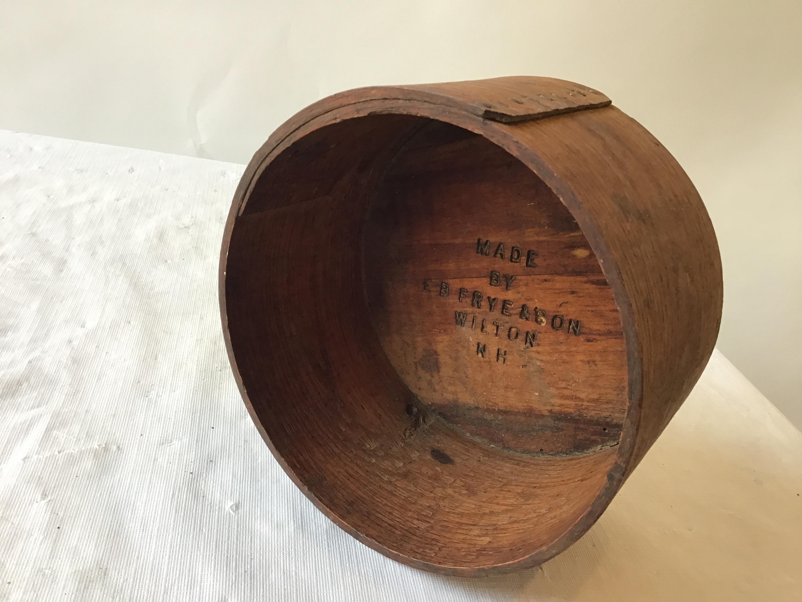 4 19th Century EB Frye and Sons Wood Grain Measuring Containers For Sale 7