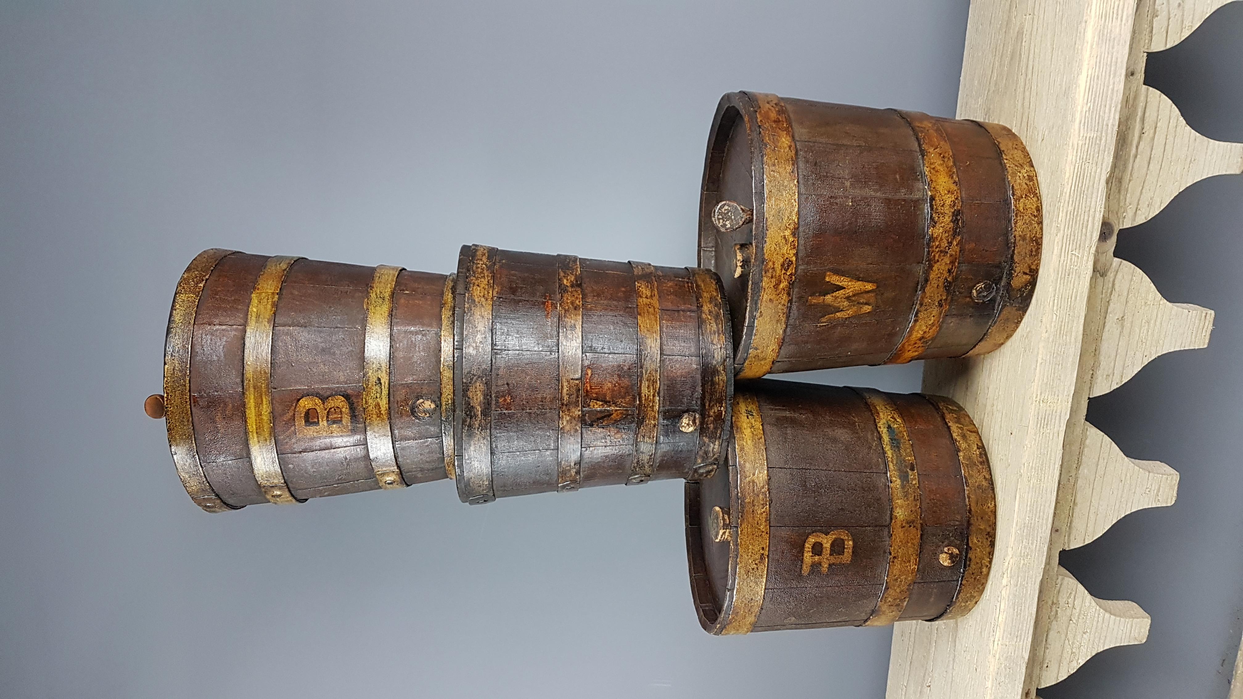 4 19th Century Oak Barrels in Original Paint In Distressed Condition In Bodicote, Oxfordshire