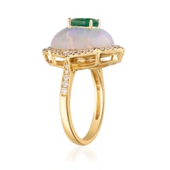 4/5 Carat Natural Emerald and Diamond 14 Karat Yellow Gold Ring