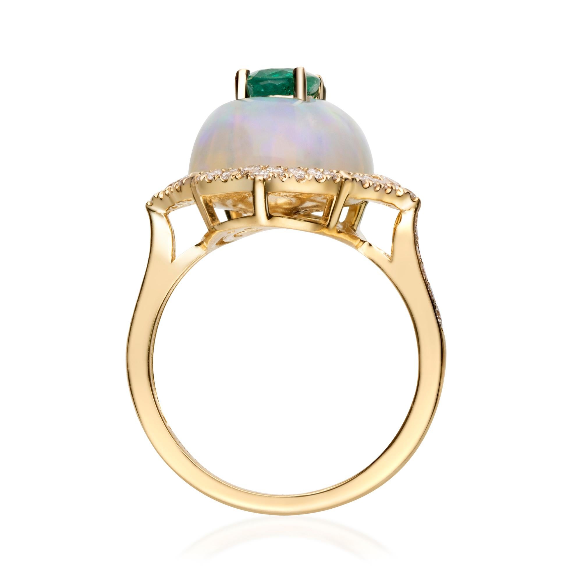 Art Deco 4/5 Carat Natural Emerald and Diamond 14 Karat Yellow Gold Ring