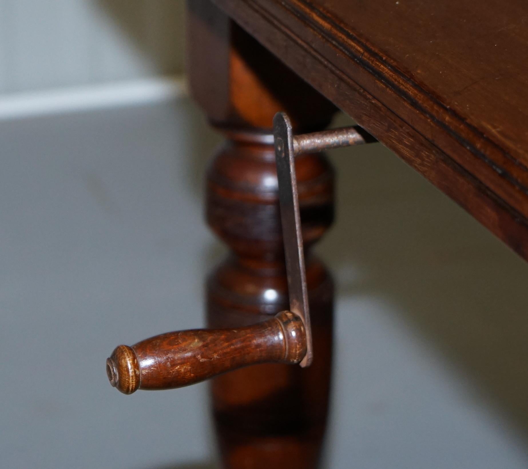 Late 19th Century 4-6 Person Victorian Mahogany Wind Out Dining Table with Porcelain Castors