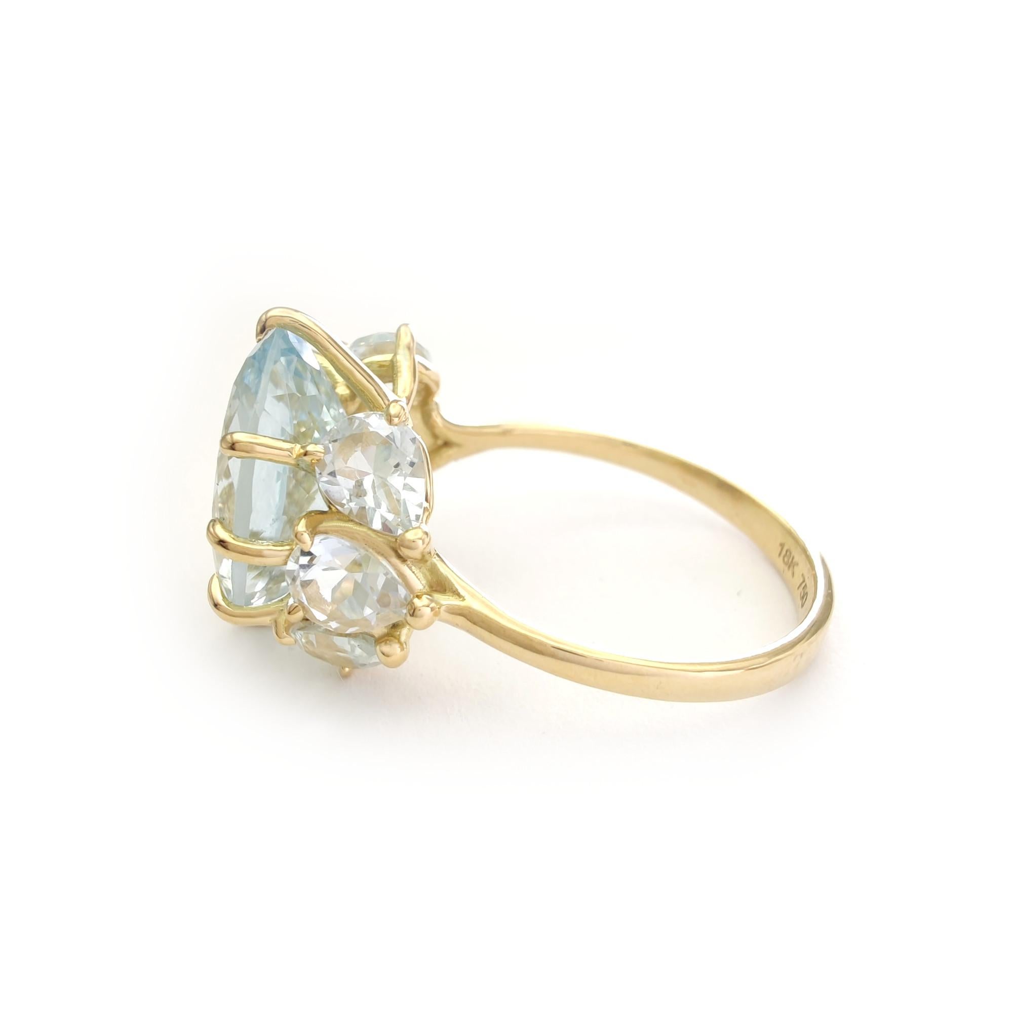 Handmade 4.8 Carat Oval Aquamarine Cocktail Ring in 18K Yellow Gold For Sale 1