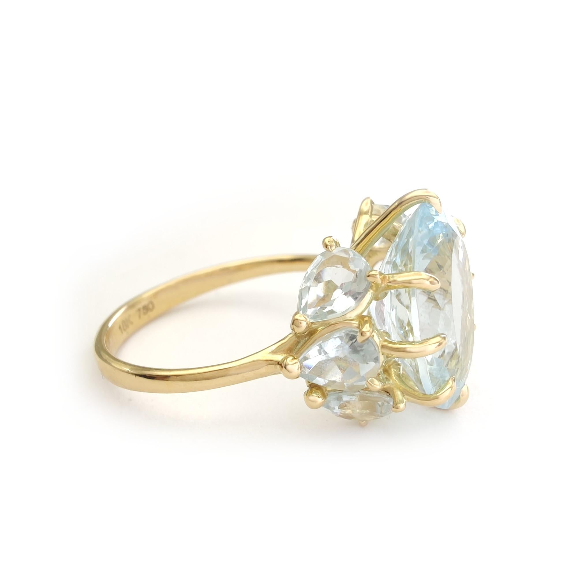 Handmade 4.8 Carat Oval Aquamarine Cocktail Ring in 18K Yellow Gold For Sale 3