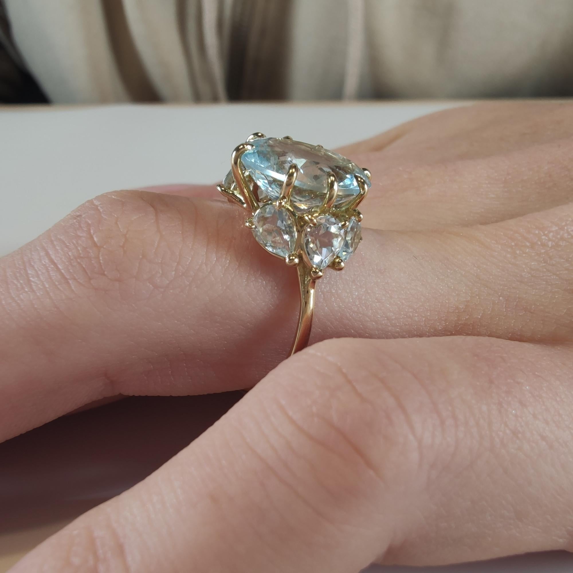 Contemporary Handmade 4.8 Carat Oval Aquamarine Cocktail Ring in 18K Yellow Gold For Sale