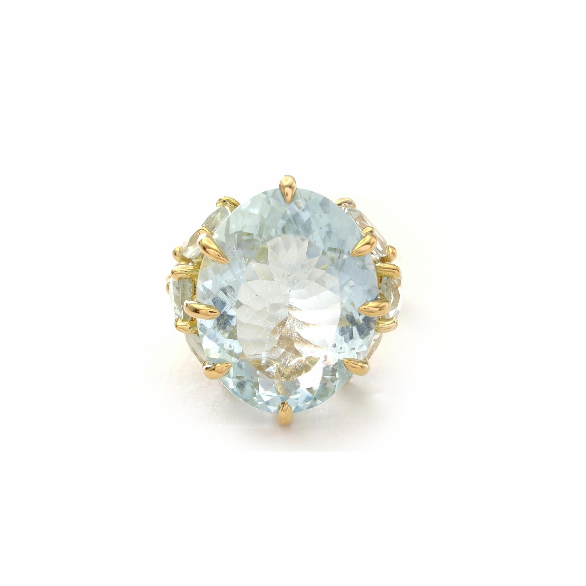 Women's Handmade 4.8 Carat Oval Aquamarine Cocktail Ring in 18K Yellow Gold For Sale