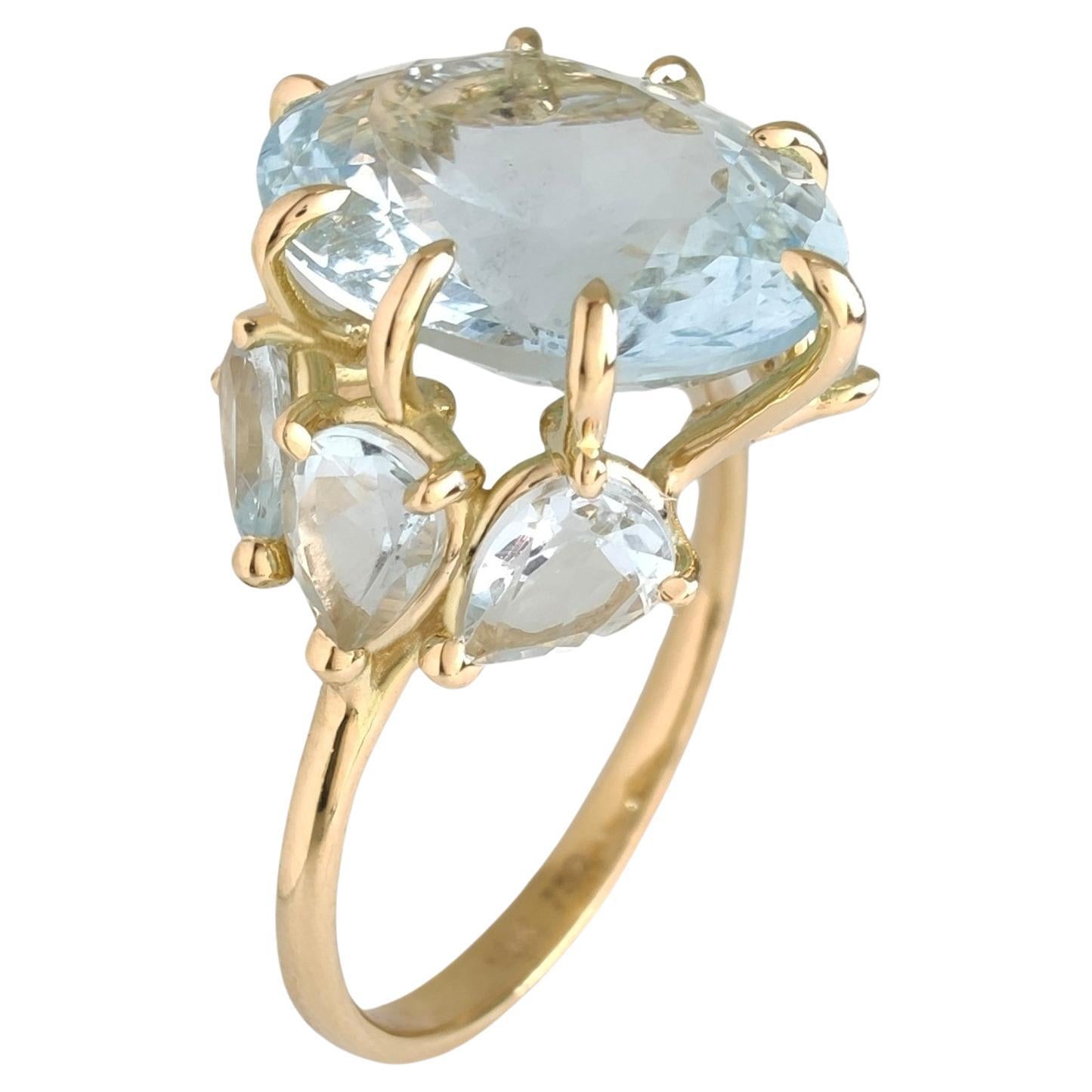 Handmade 4.8 Carat Oval Aquamarine Cocktail Ring in 18K Yellow Gold For Sale