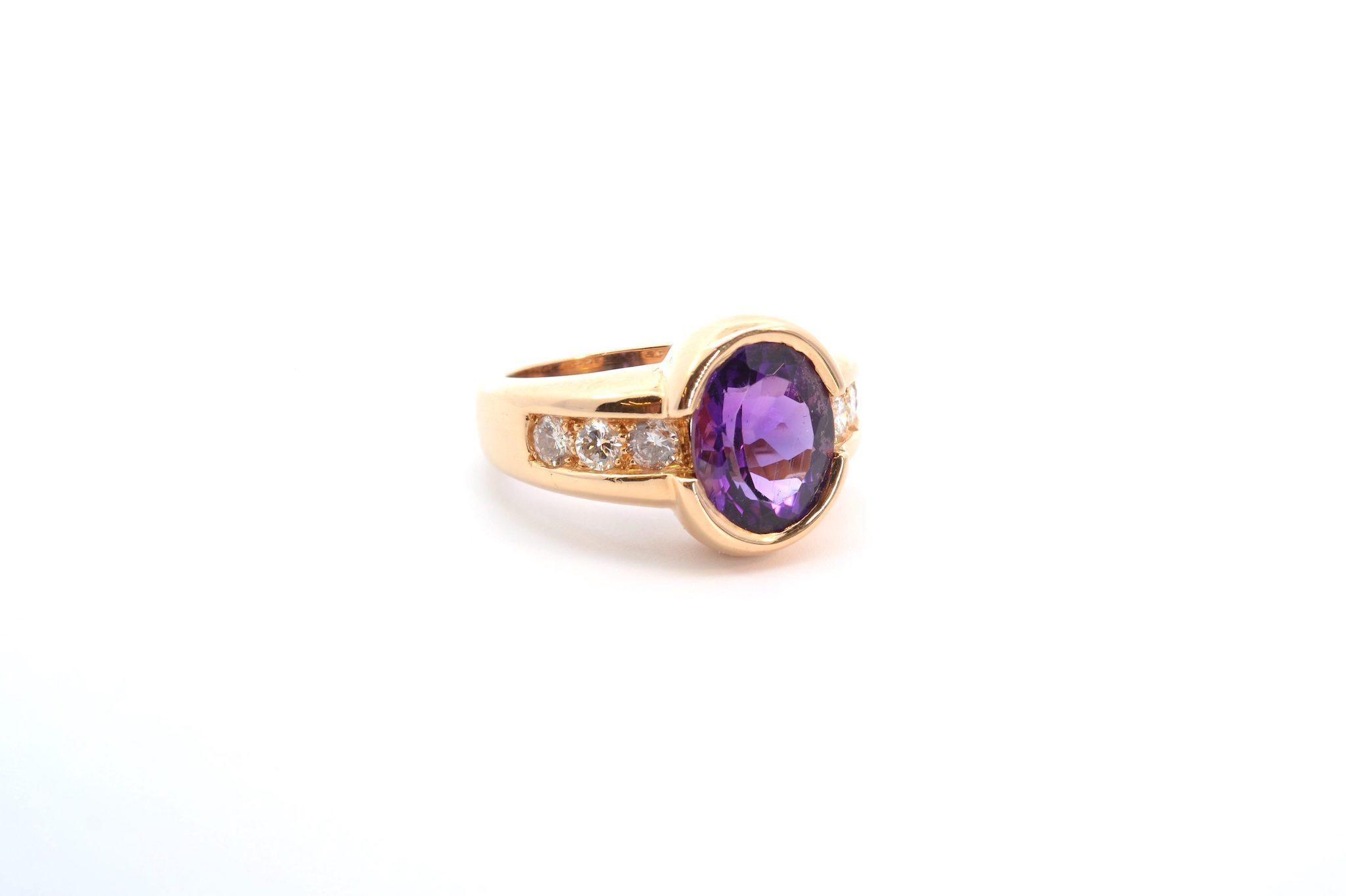 Round Cut 4, 80 carats amethyst and diamonds ring in 18k gold For Sale