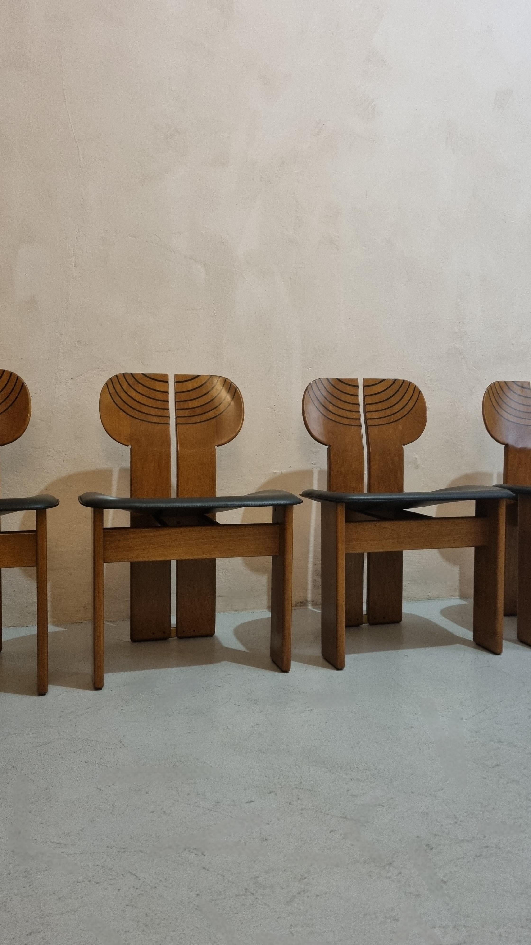 Ebanizzato 4 Africa chairs designed by Afra & Tobia Scarpa for Maxalto 1980s Artona series in vendita